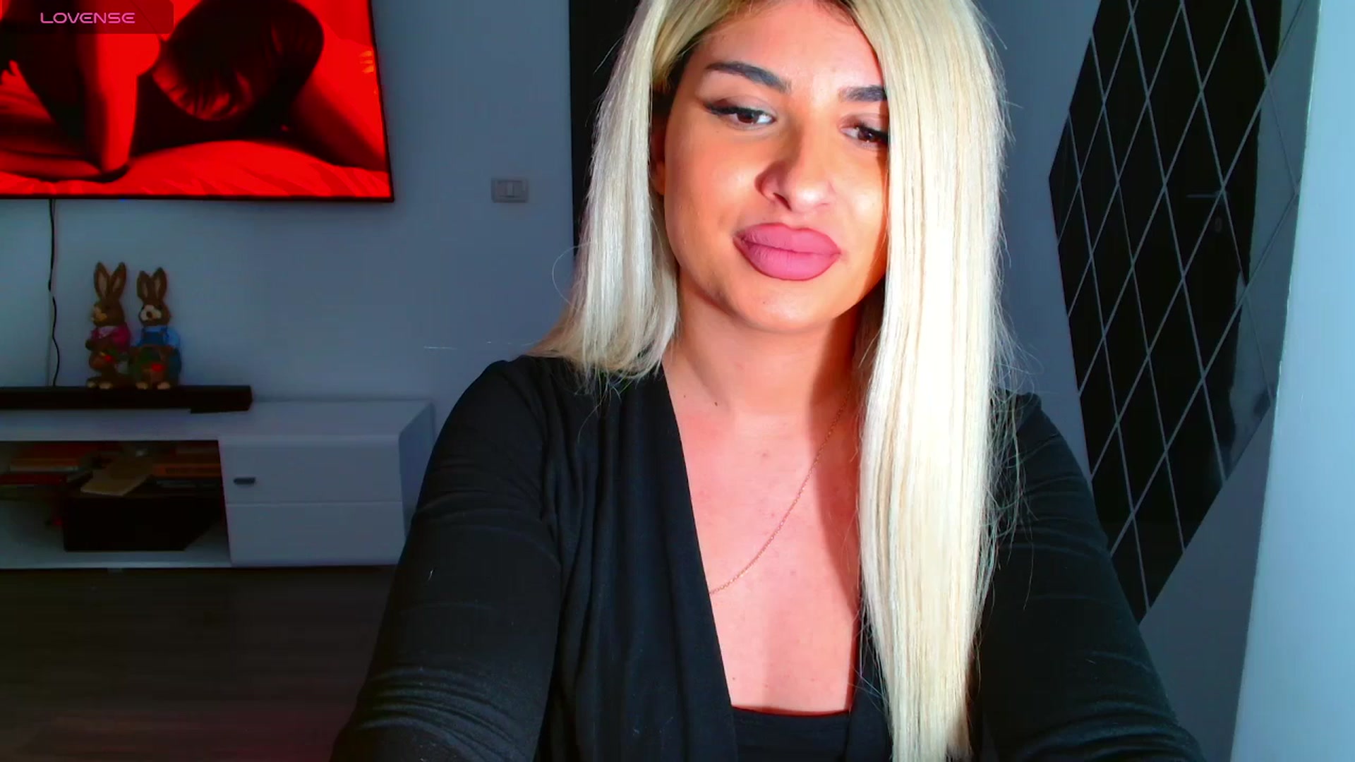 Gallery image thumbnail from Candy1's myfreecams stream on, 03/28/2025, 22:31 image 16 of 20