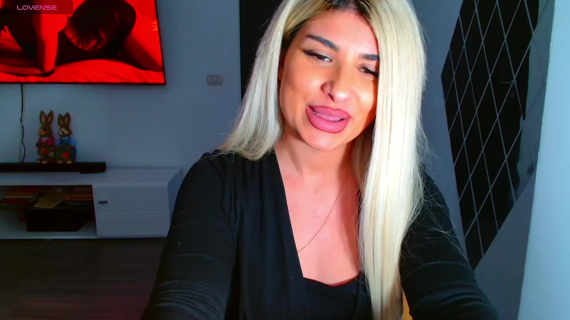 Gallery image thumbnail from Candy1's myfreecams stream on, 03/28/2025, 22:31 image 17 of 20