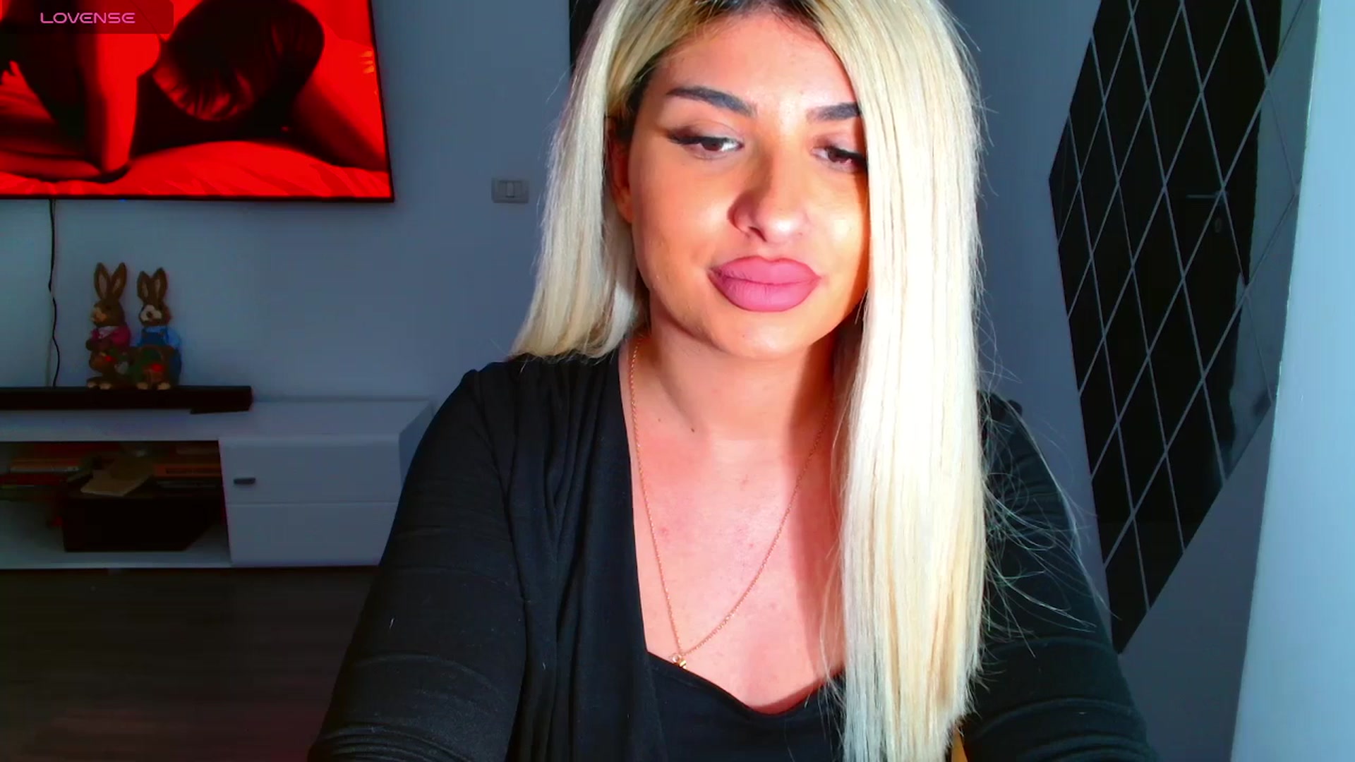 Gallery image thumbnail from Candy1's myfreecams stream on, 03/28/2025, 22:31 image 14 of 20