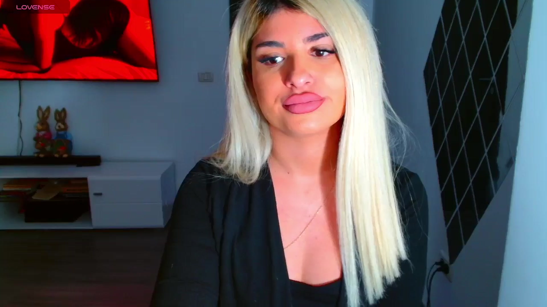 Gallery image thumbnail from Candy1's myfreecams stream on, 03/28/2025, 22:31 image 18 of 20