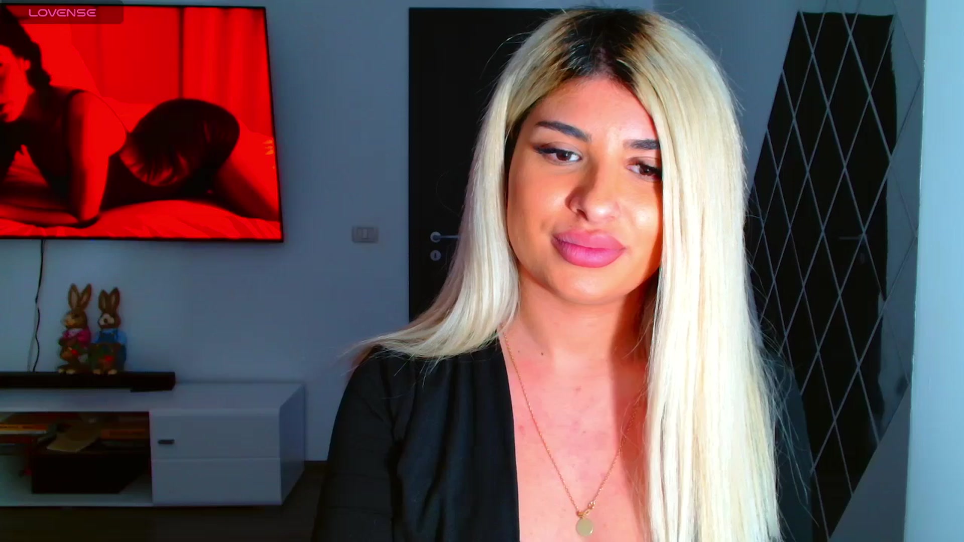 Gallery image thumbnail from Candy1's myfreecams stream on, 03/28/2025, 22:31 image 1 of 20