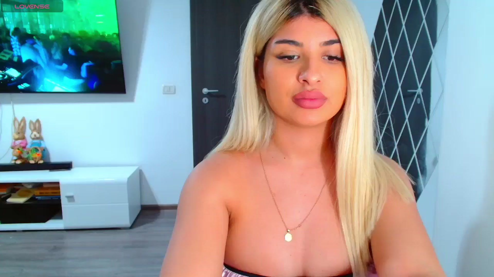 Gallery image thumbnail from Candy1's myfreecams stream on, 03/29/2025, 12:36 image 1 of 20