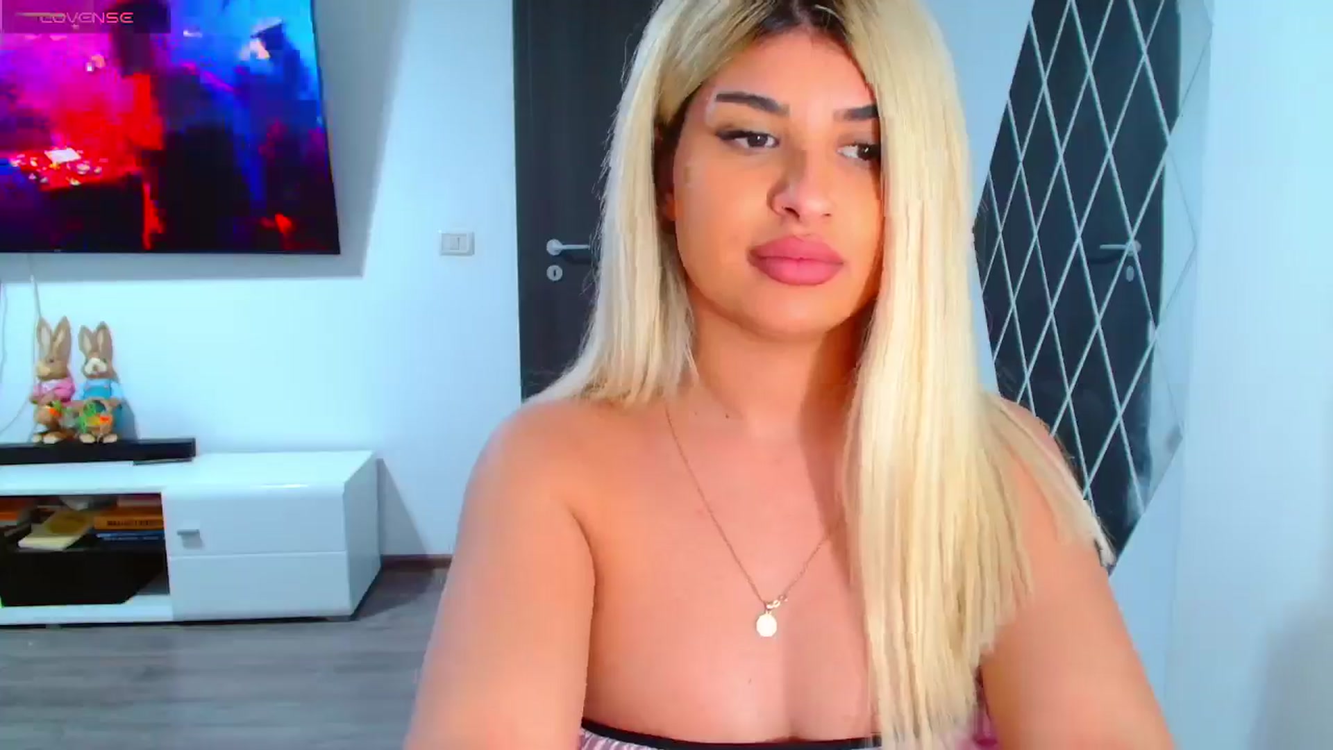 Gallery image thumbnail from Candy1's myfreecams stream on, 03/29/2025, 12:36 image 4 of 20