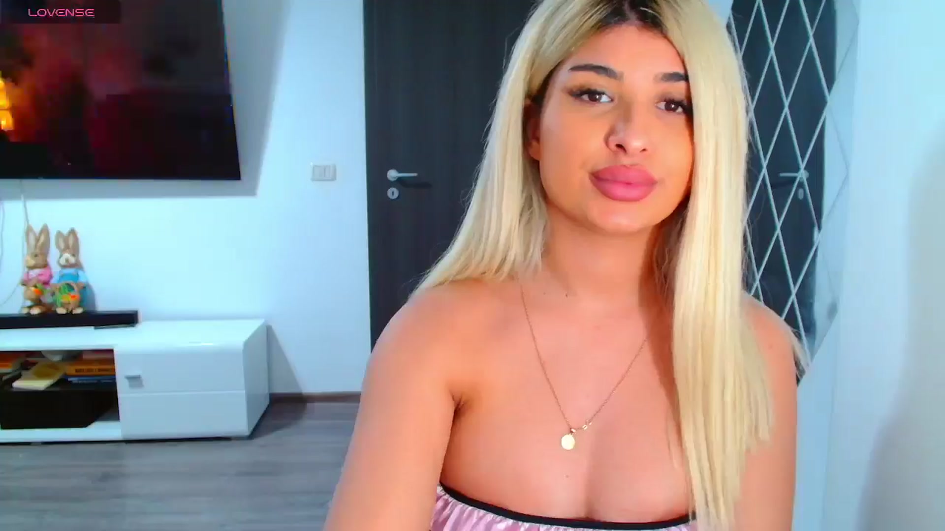 Gallery image thumbnail from Candy1's myfreecams stream on, 03/29/2025, 12:36 image 2 of 20
