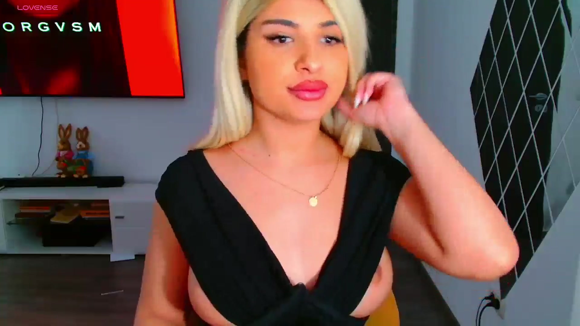 Gallery image thumbnail from Candy1's myfreecams stream on, 03/30/2025, 08:31 image 17 of 20
