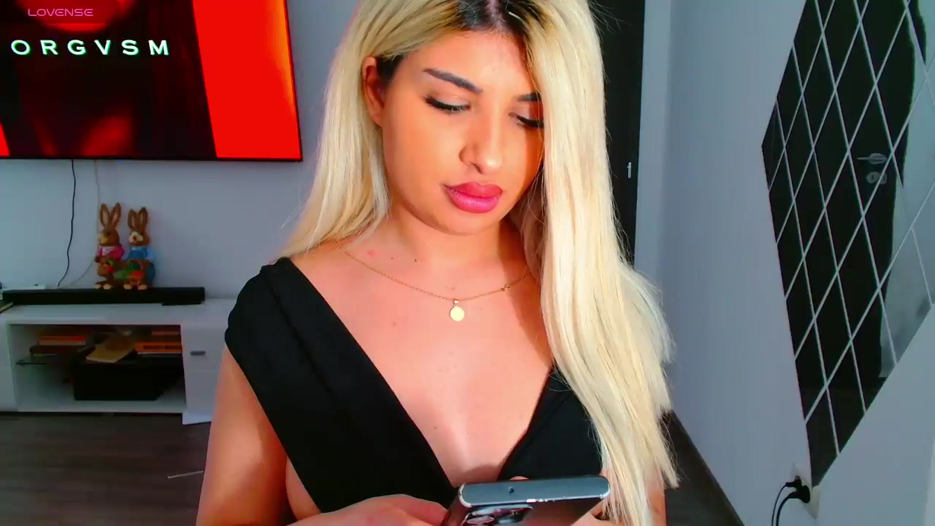 Gallery image thumbnail from Candy1's myfreecams stream on, 03/30/2025, 08:31 image 3 of 20
