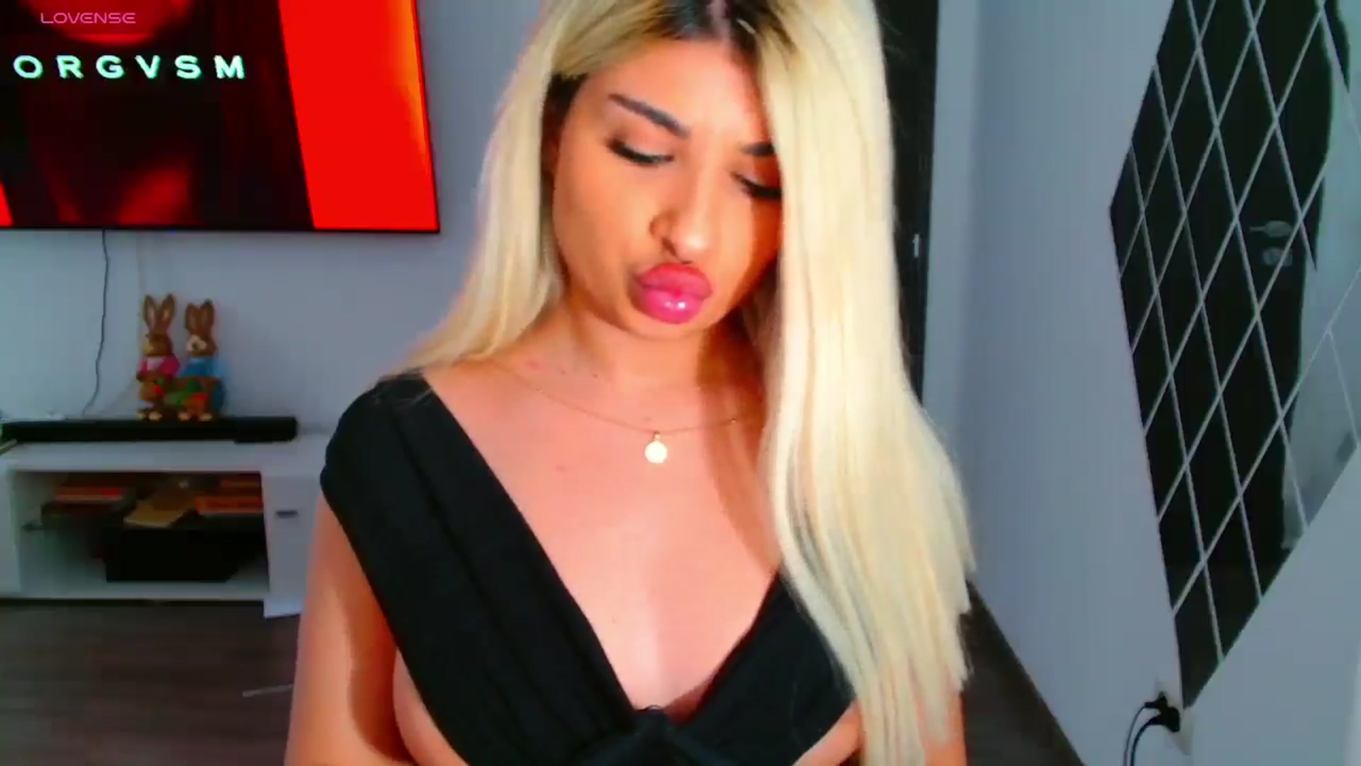 Gallery image thumbnail from Candy1's myfreecams stream on, 03/30/2025, 08:31 image 10 of 20