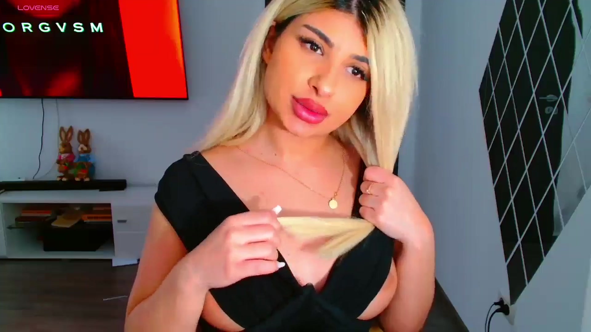 Gallery image thumbnail from Candy1's myfreecams stream on, 03/30/2025, 08:31 image 14 of 20