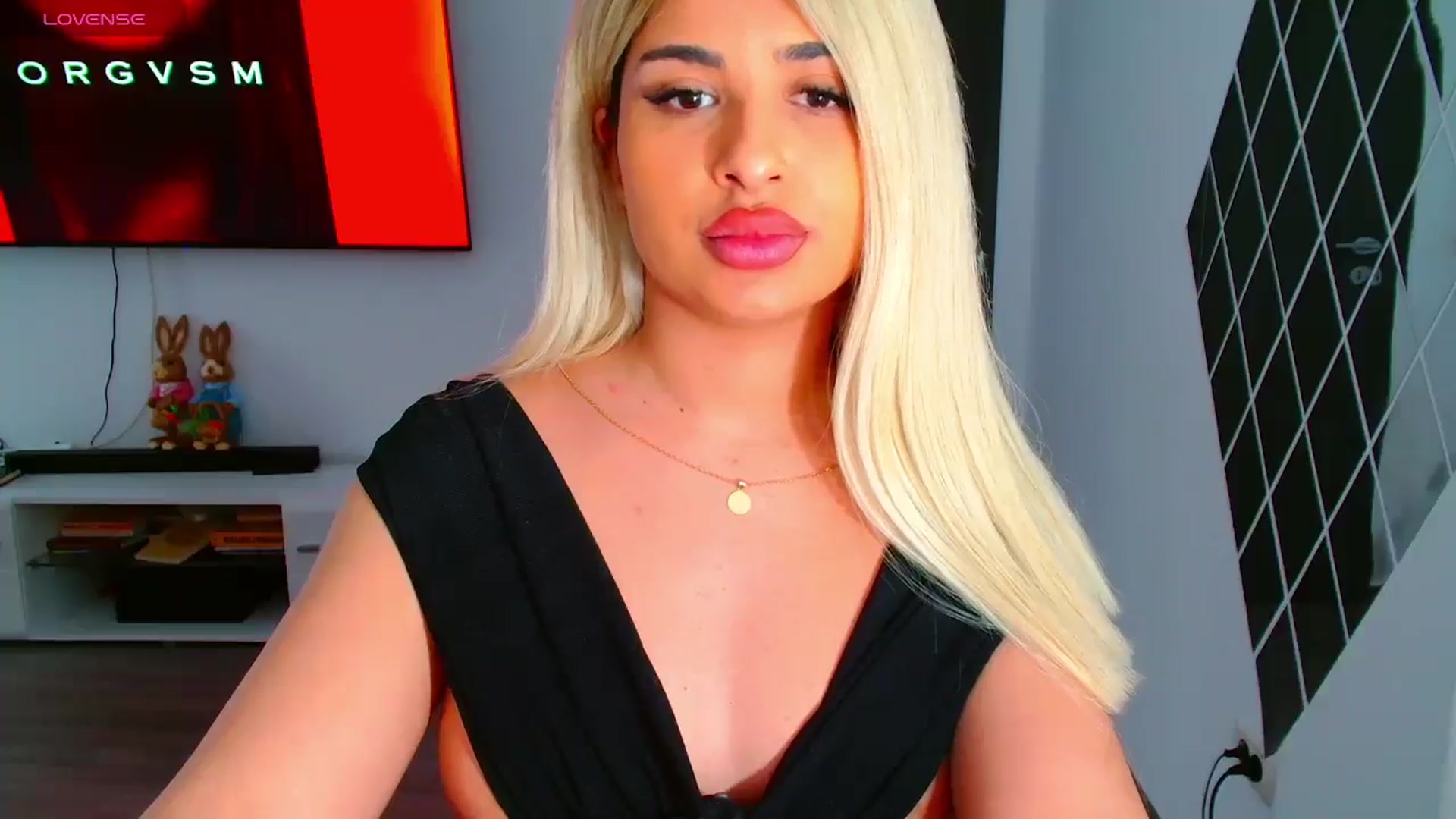 Gallery image thumbnail from Candy1's myfreecams stream on, 03/30/2025, 08:31 image 6 of 20