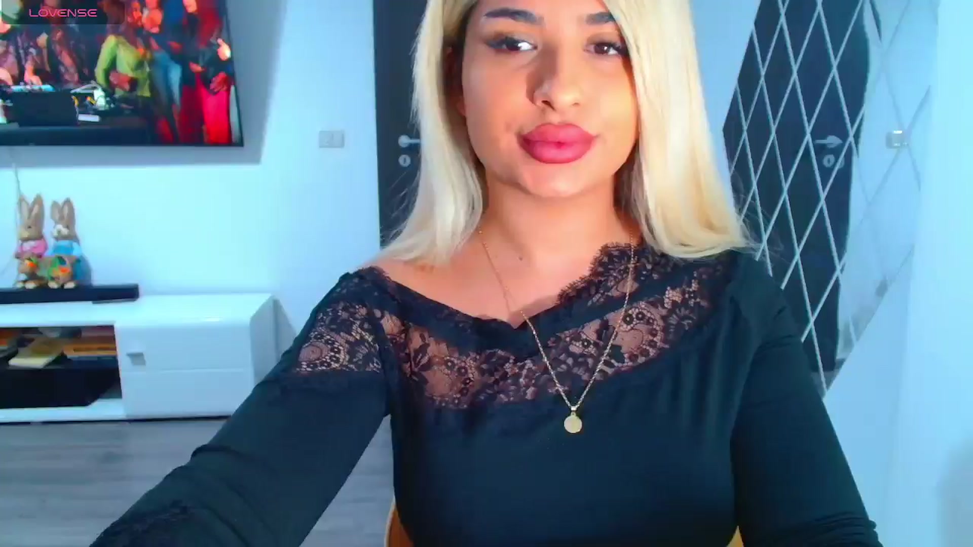 Gallery image thumbnail from Candy1's myfreecams stream on, 04/01/2025, 08:07 image 4 of 20