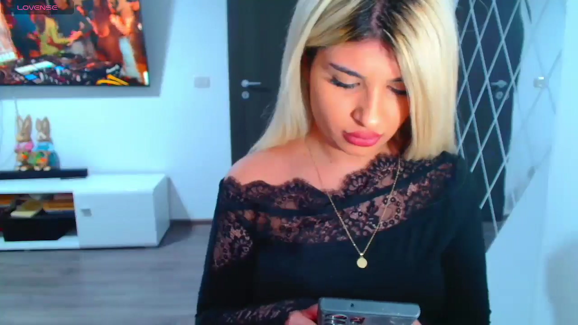 Gallery image thumbnail from Candy1's myfreecams stream on, 04/01/2025, 08:07 image 11 of 20