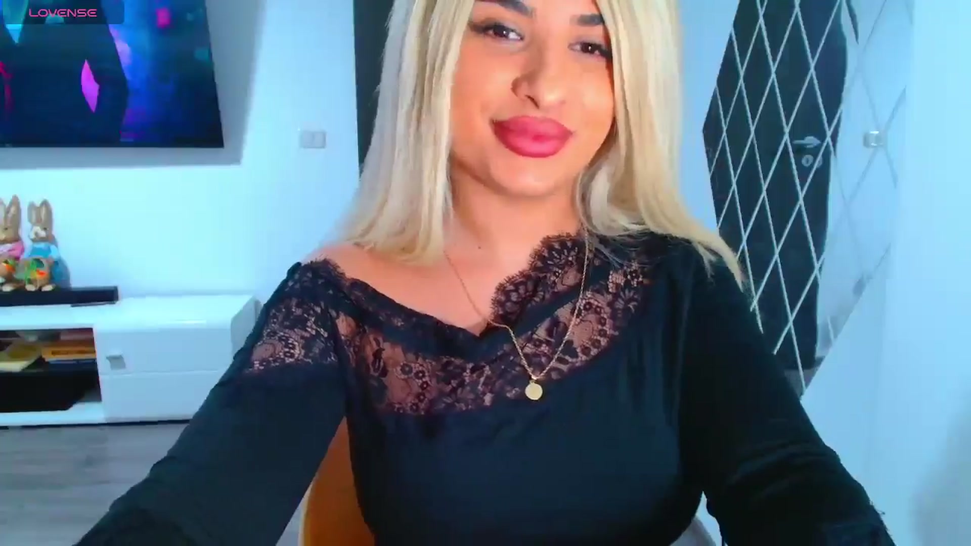 Gallery image thumbnail from Candy1's myfreecams stream on, 04/01/2025, 08:07 image 15 of 20