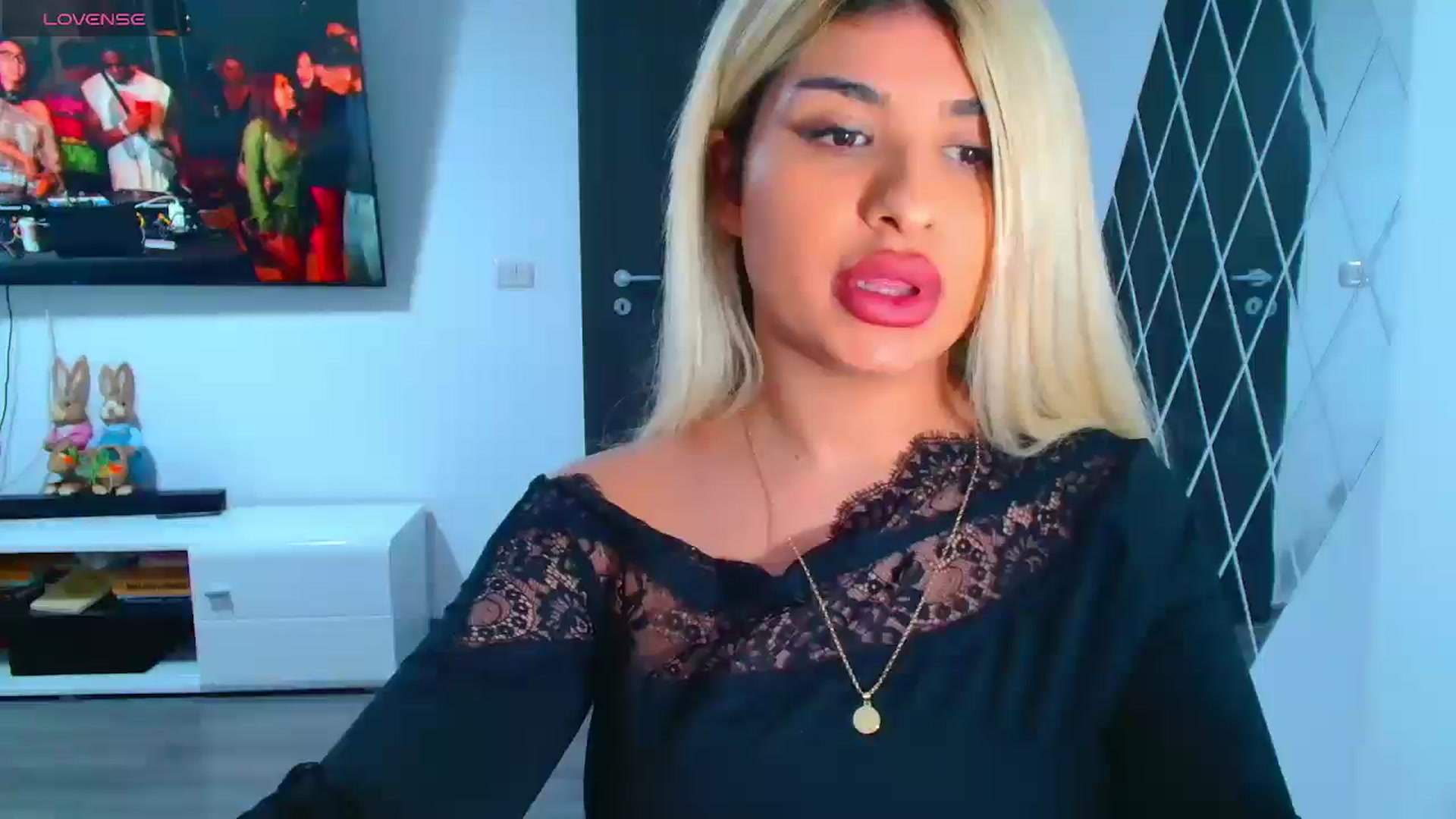 Gallery image thumbnail from Candy1's myfreecams stream on, 04/01/2025, 08:07 image 1 of 20