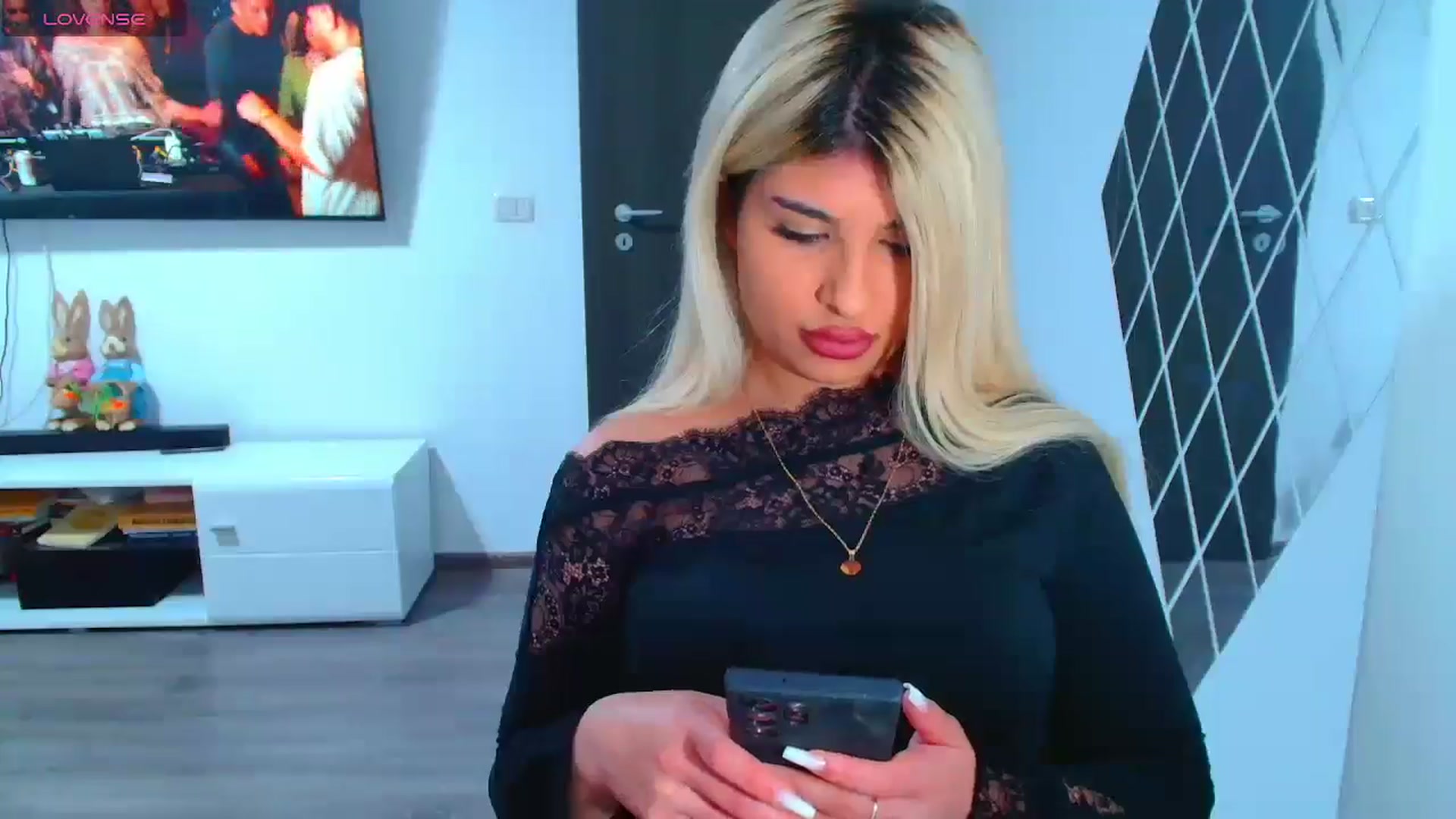 Gallery image thumbnail from Candy1's myfreecams stream on, 04/01/2025, 08:07 image 6 of 20