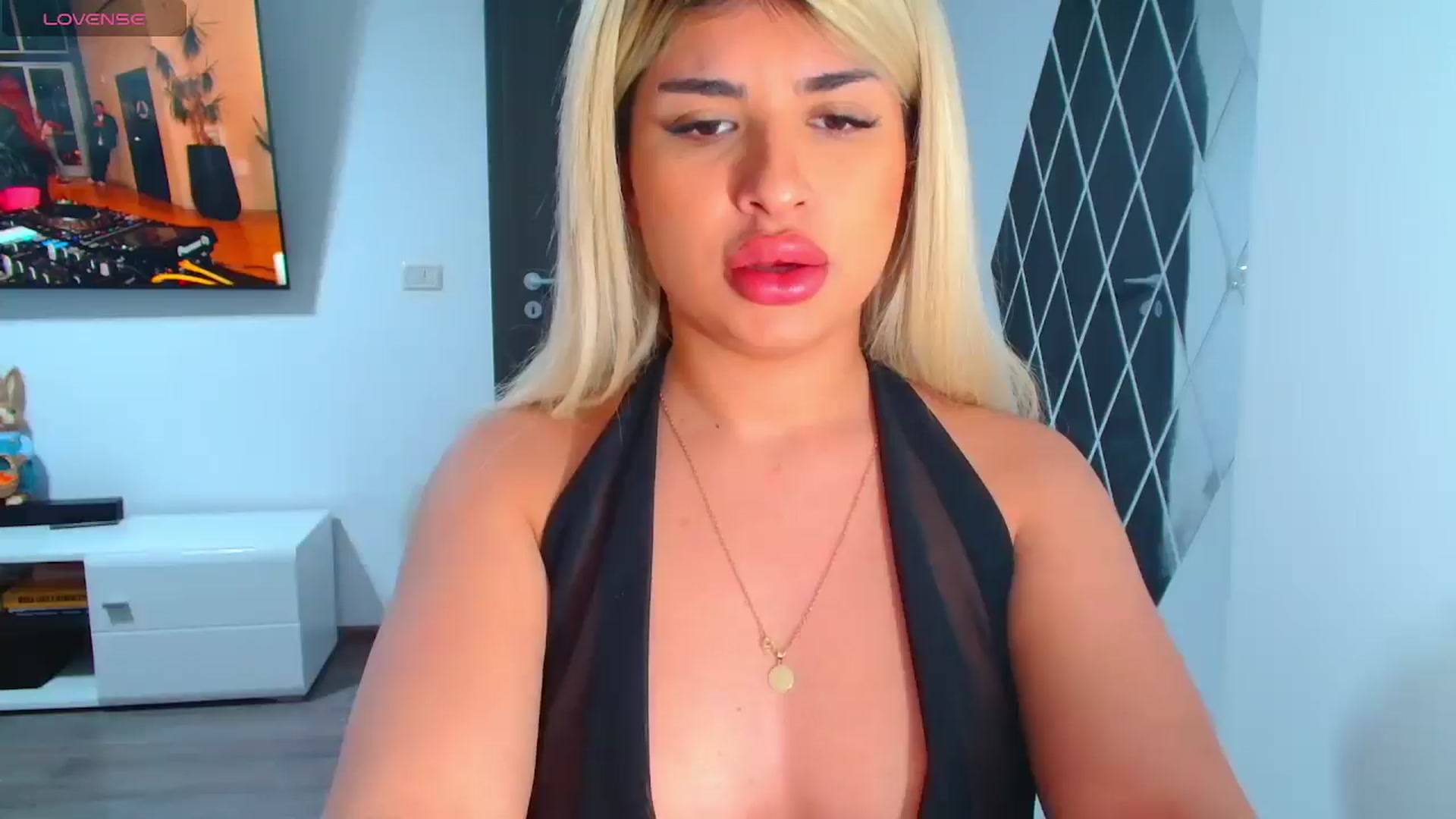 Gallery image thumbnail from Candy1's myfreecams stream on, 04/02/2025, 06:22 image 12 of 20