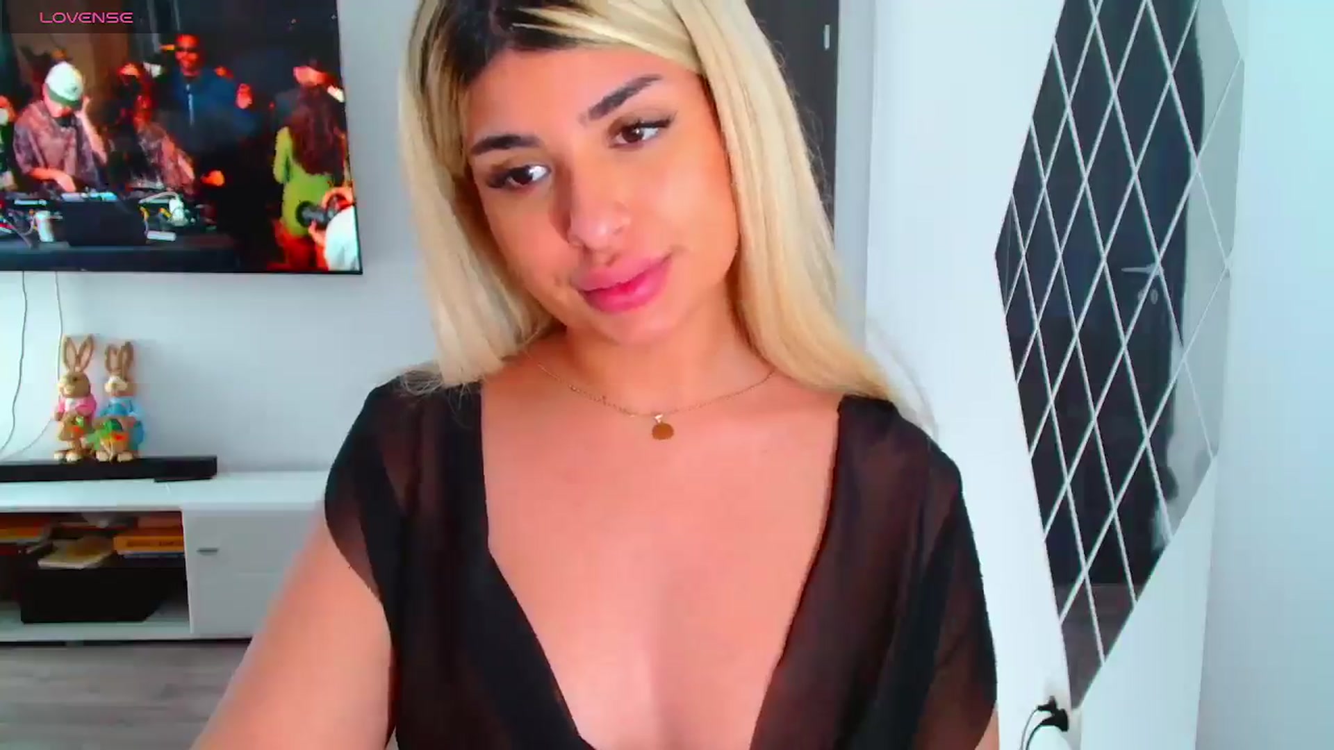 Gallery image thumbnail from Candy1's myfreecams stream on, 04/02/2025, 08:52 image 18 of 20