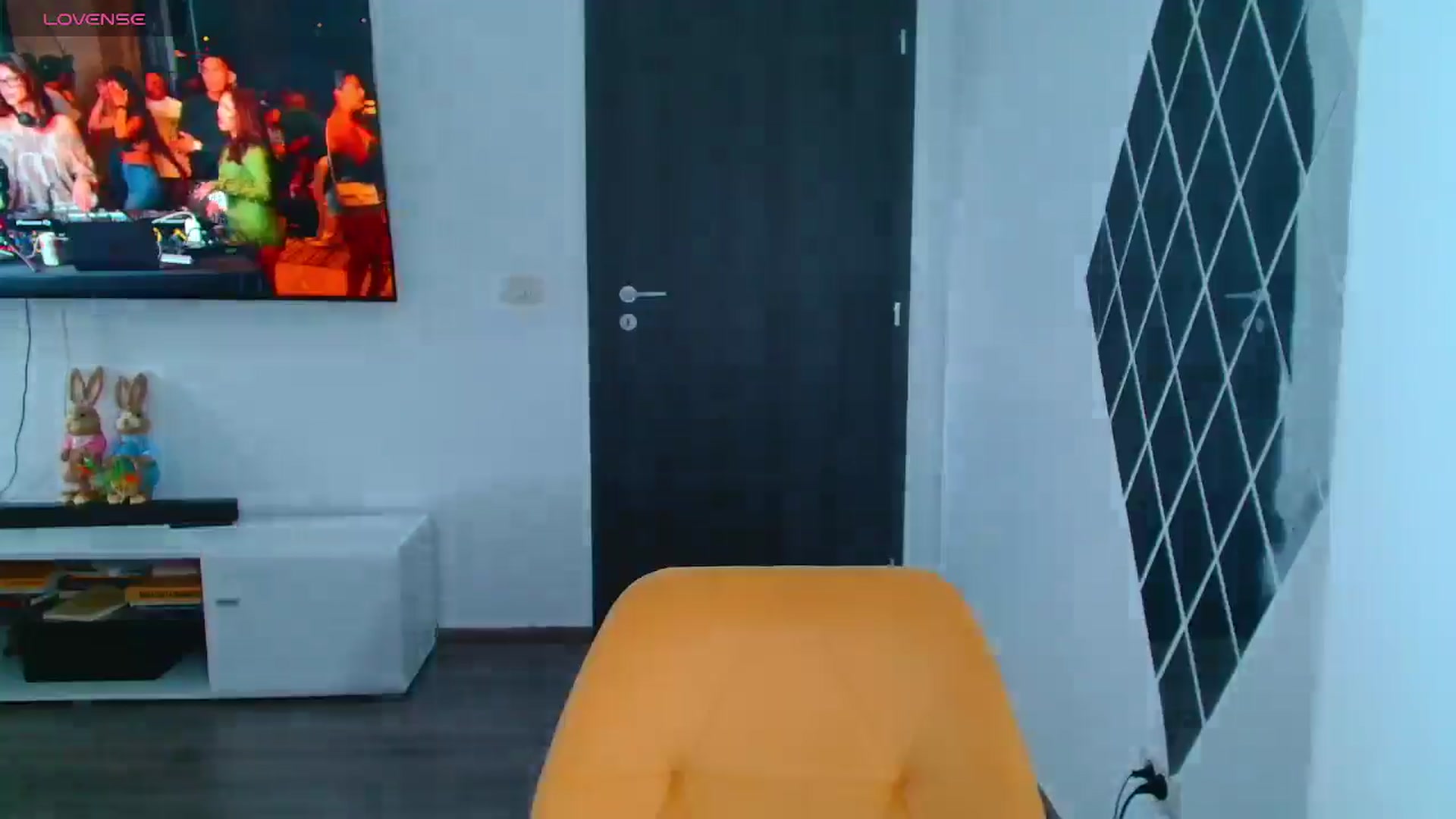 Gallery image thumbnail from Candy1's myfreecams stream on, 04/02/2025, 08:52 image 10 of 20