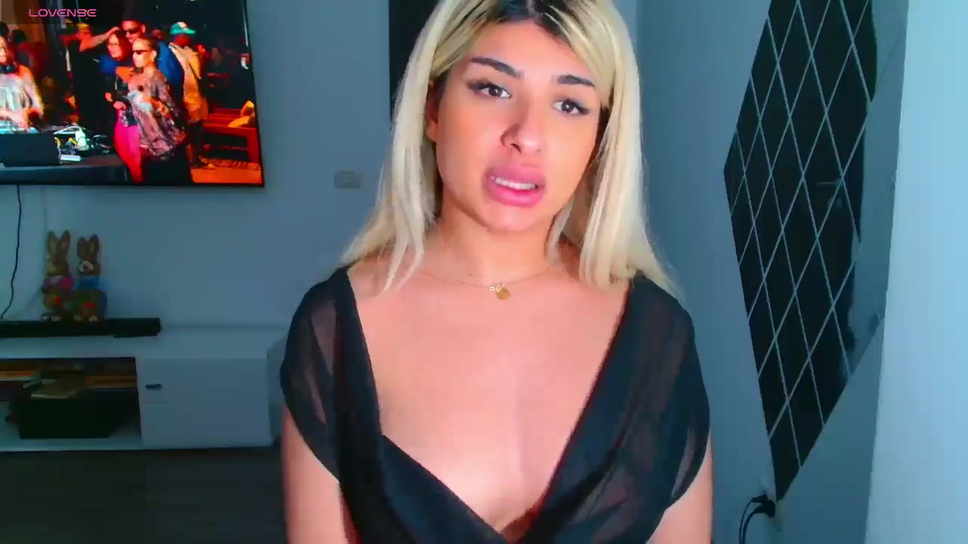 Gallery image thumbnail from Candy1's myfreecams stream on, 04/02/2025, 08:52 image 6 of 20