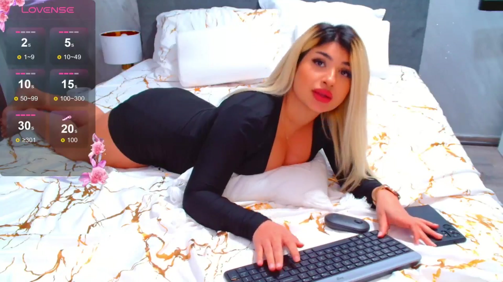 Gallery image thumbnail from Candy1's myfreecams stream on, 05/18/2025, 17:31 image 17 of 20