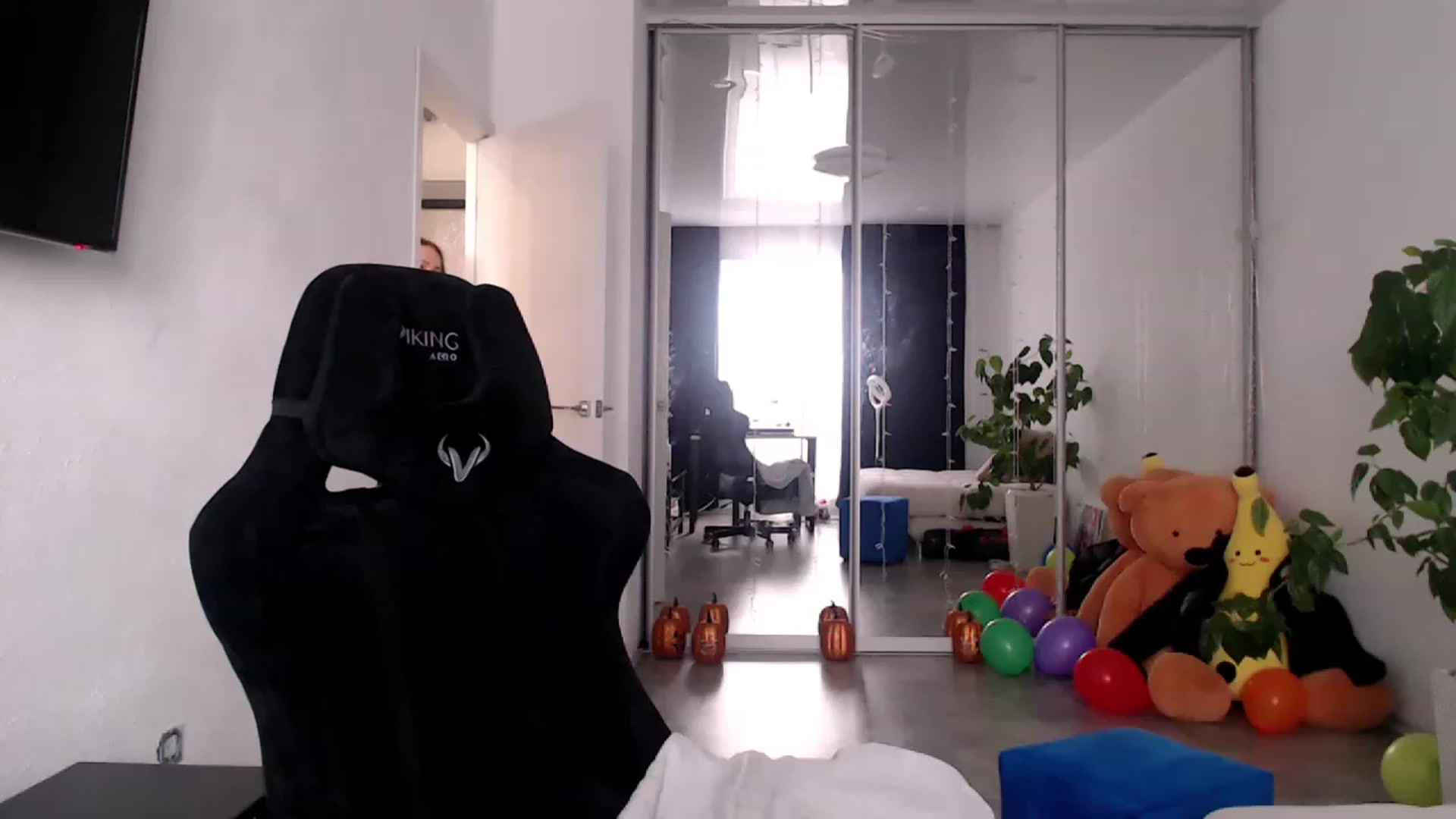Gallery image thumbnail from CandyBunie's myfreecams stream on, 11/17/2022, 07:22 image 19 of 20