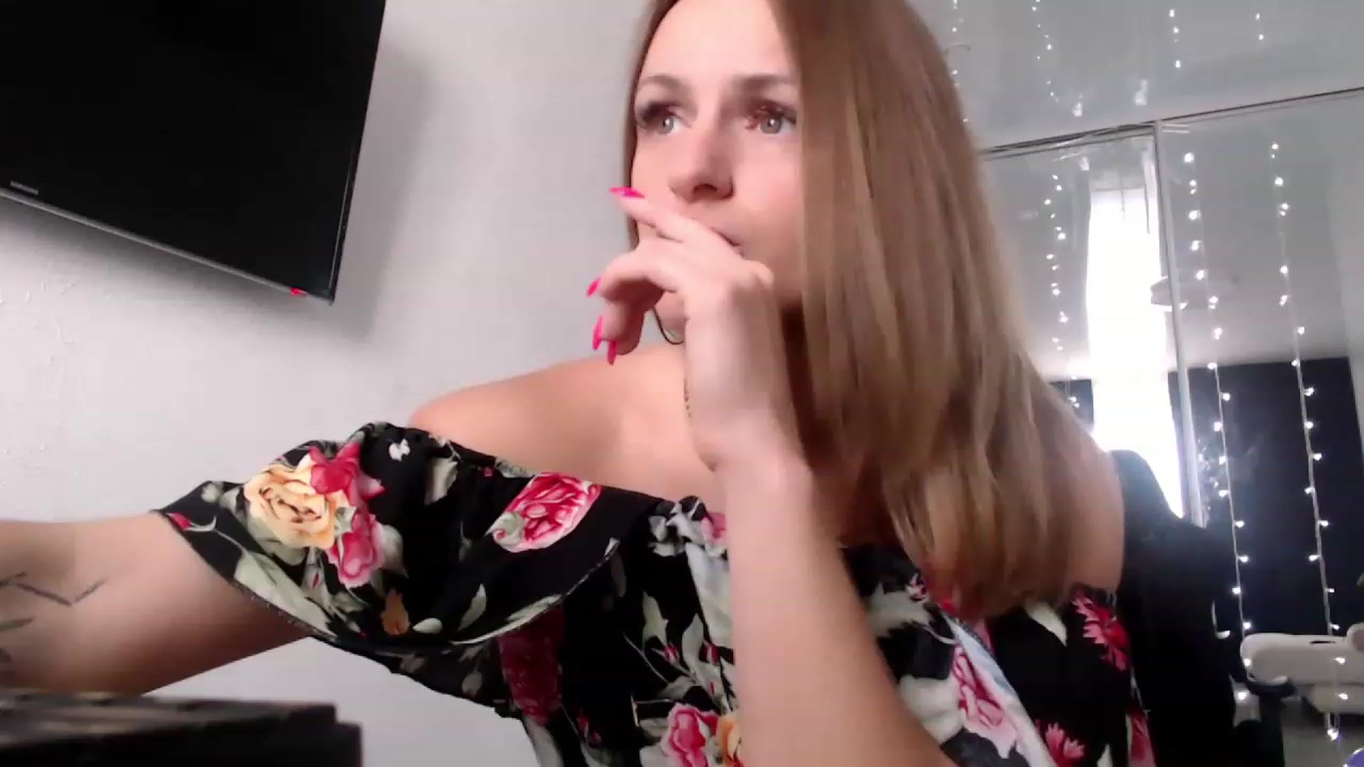 Gallery image thumbnail from CandyBunie's myfreecams stream on, 11/18/2022, 05:44 image 11 of 20