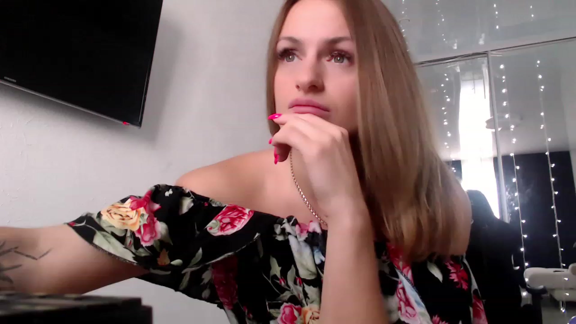 Gallery image thumbnail from CandyBunie's myfreecams stream on, 11/18/2022, 05:44 image 13 of 20