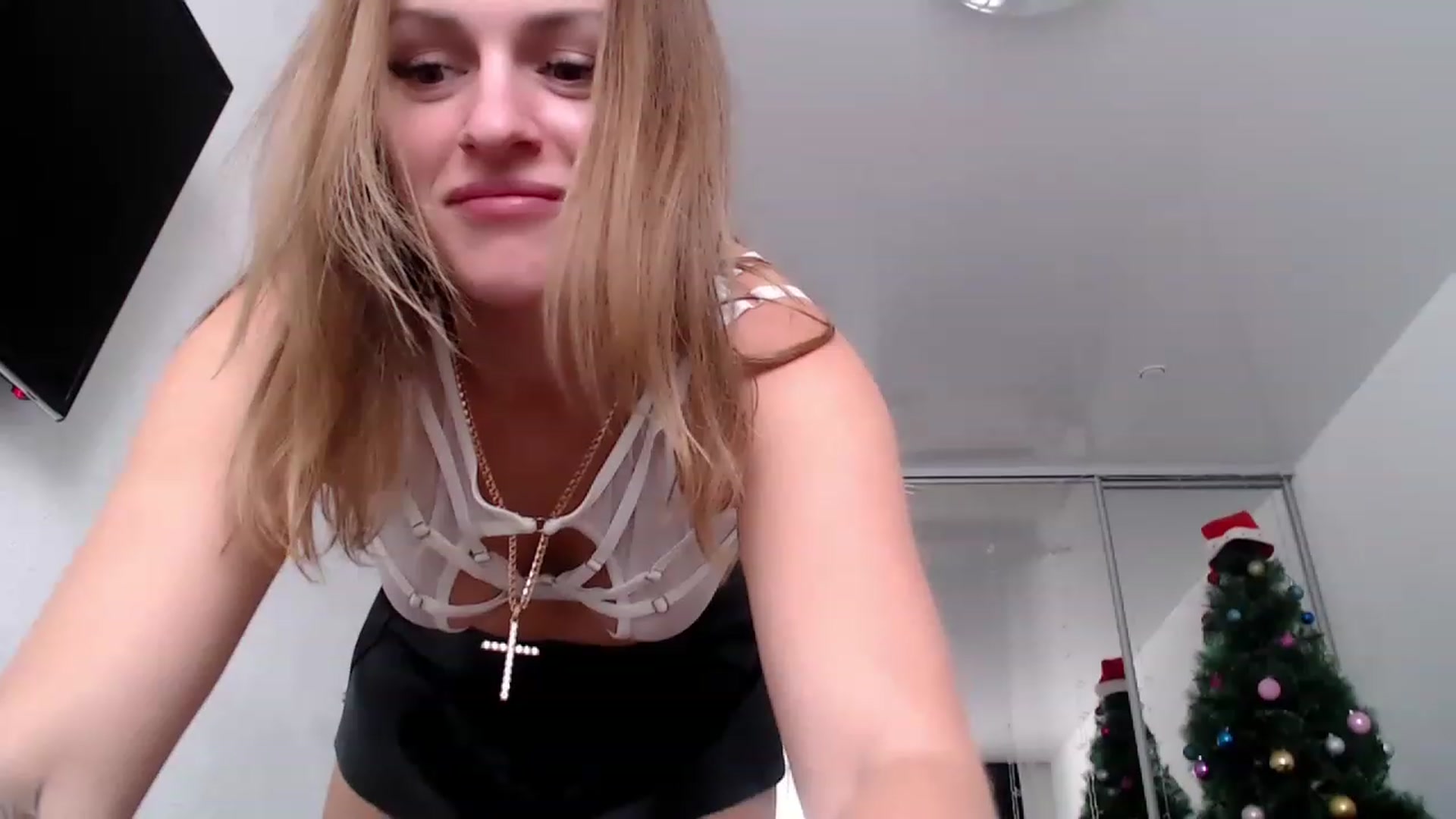 Gallery image thumbnail from CandyBunie's myfreecams stream on, 12/23/2022, 08:26 image 14 of 20