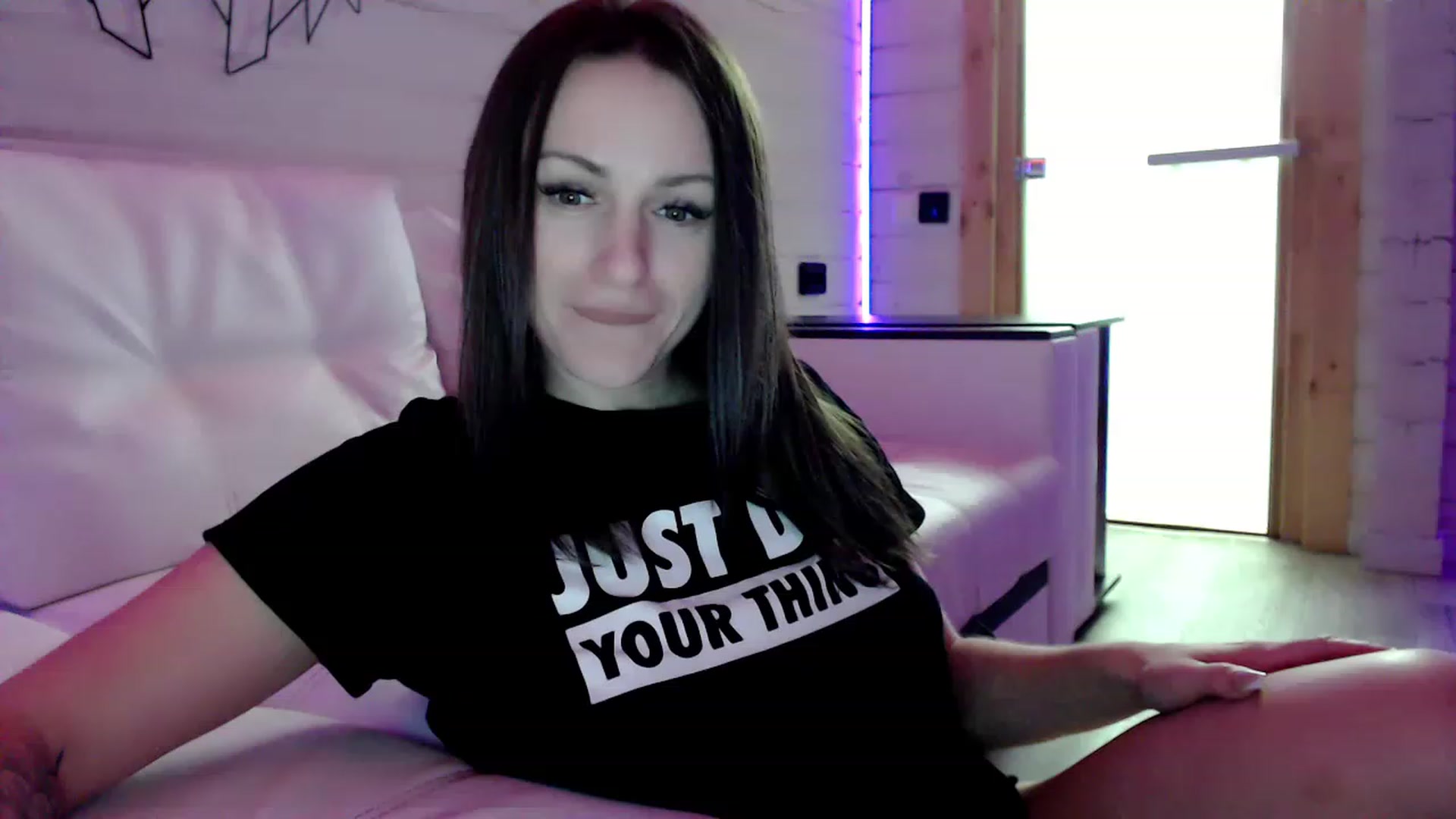 Gallery image thumbnail from CandyBunie's myfreecams stream on, 03/13/2023, 13:53 image 3 of 20