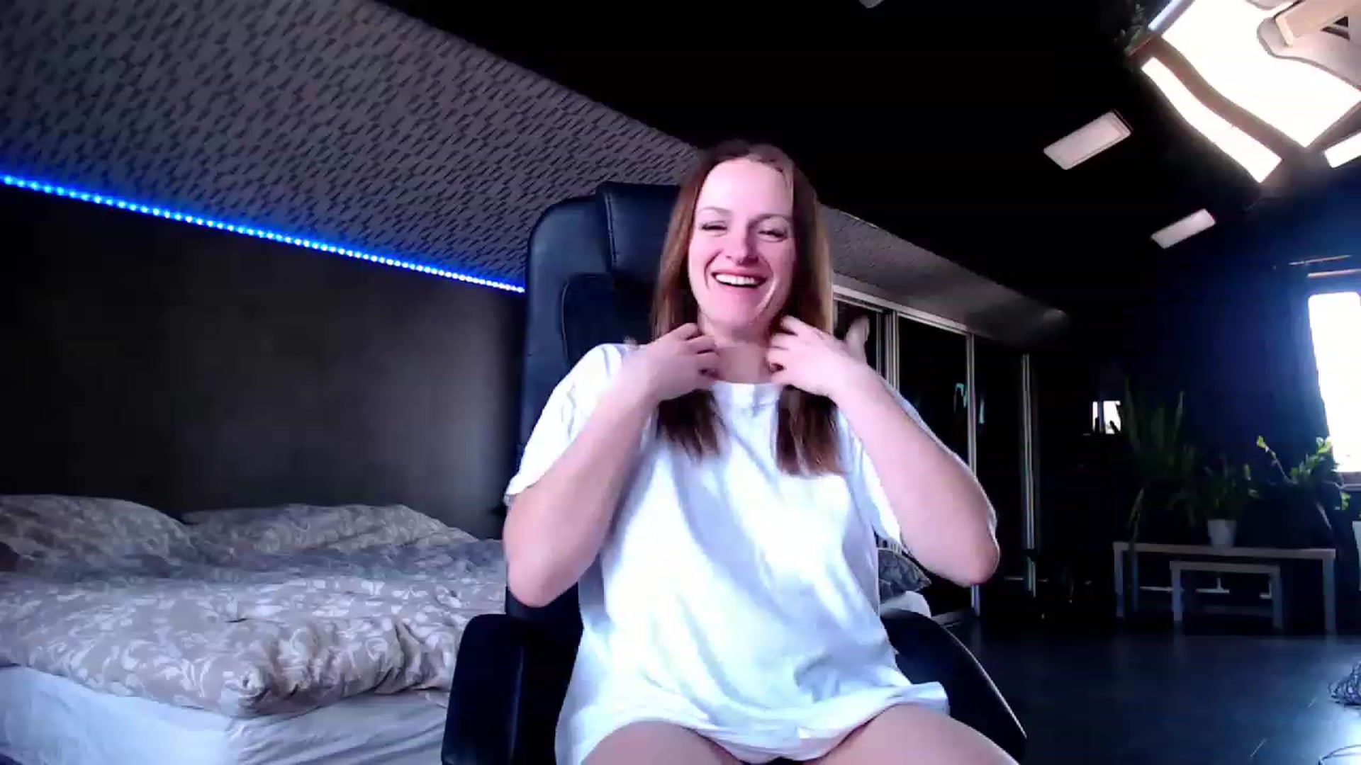 Gallery image thumbnail from CandyBunie's myfreecams stream on, 04/09/2023, 07:30 image 10 of 20
