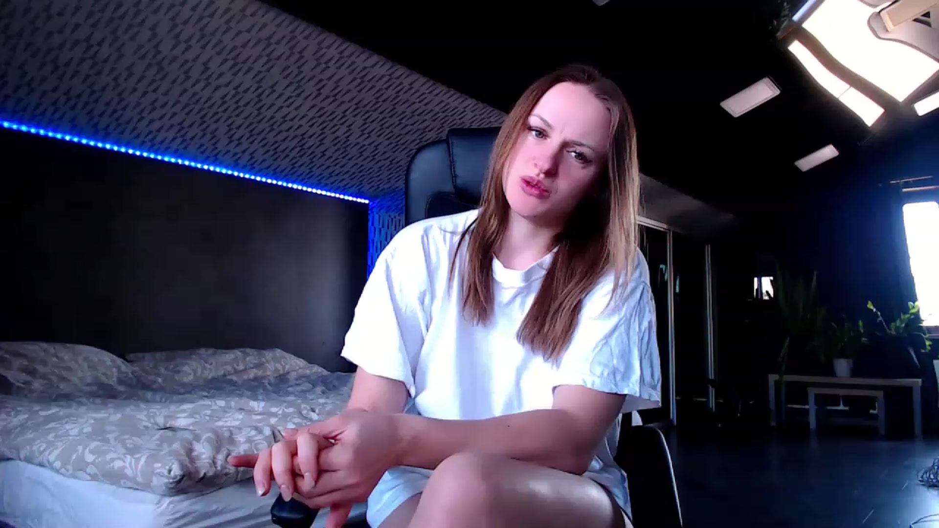 Gallery image thumbnail from CandyBunie's myfreecams stream on, 04/09/2023, 07:30 image 12 of 20