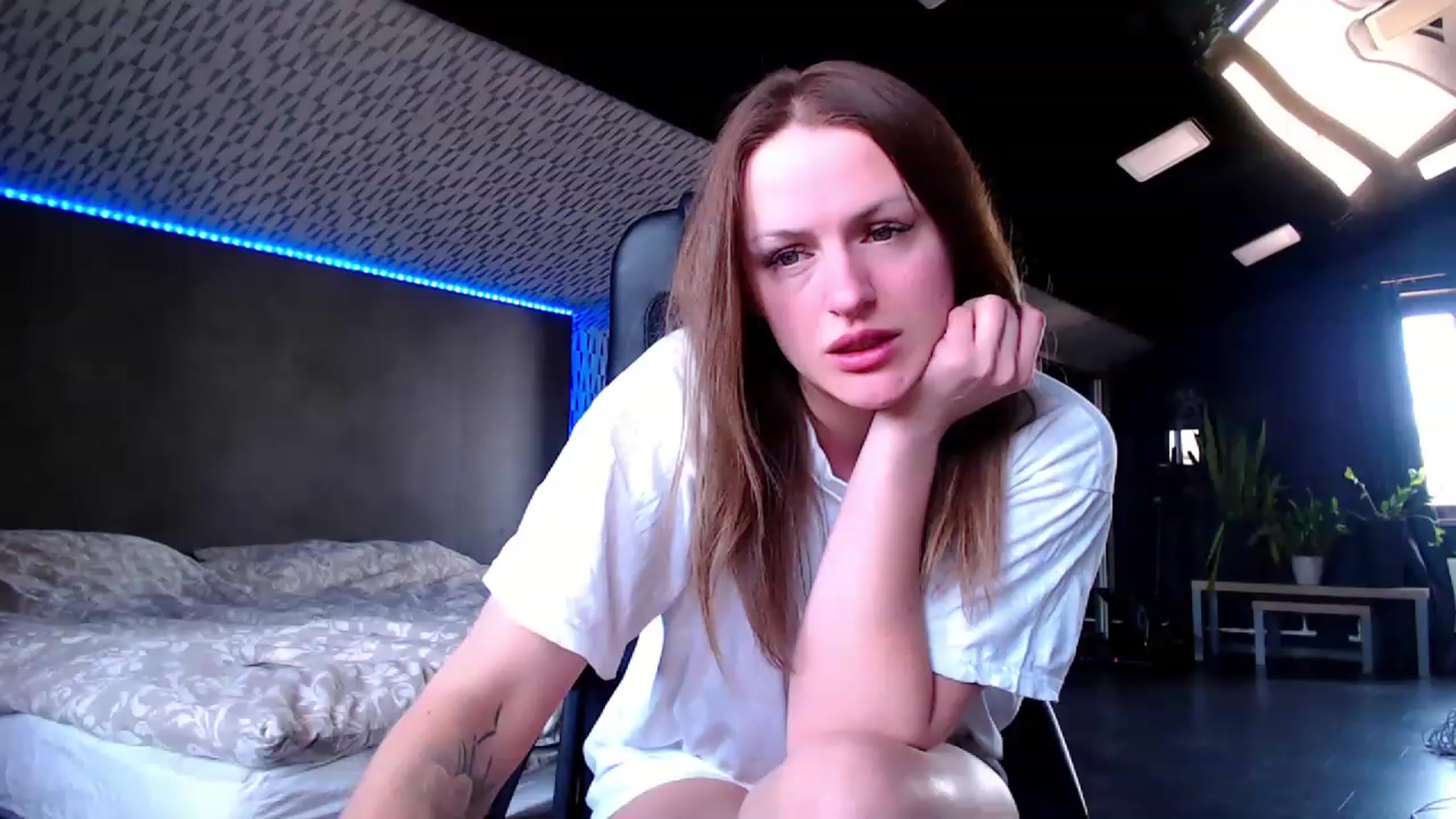 Gallery image thumbnail from CandyBunie's myfreecams stream on, 04/09/2023, 07:30 image 17 of 20