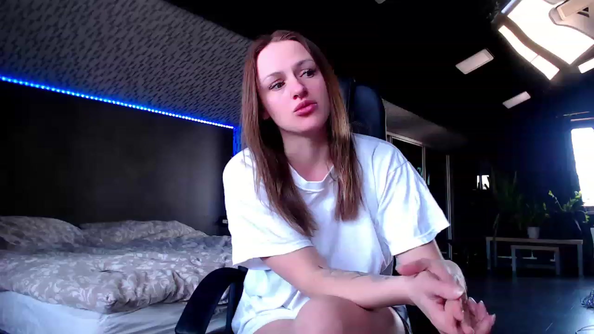 Gallery image thumbnail from CandyBunie's myfreecams stream on, 04/09/2023, 07:30 image 15 of 20
