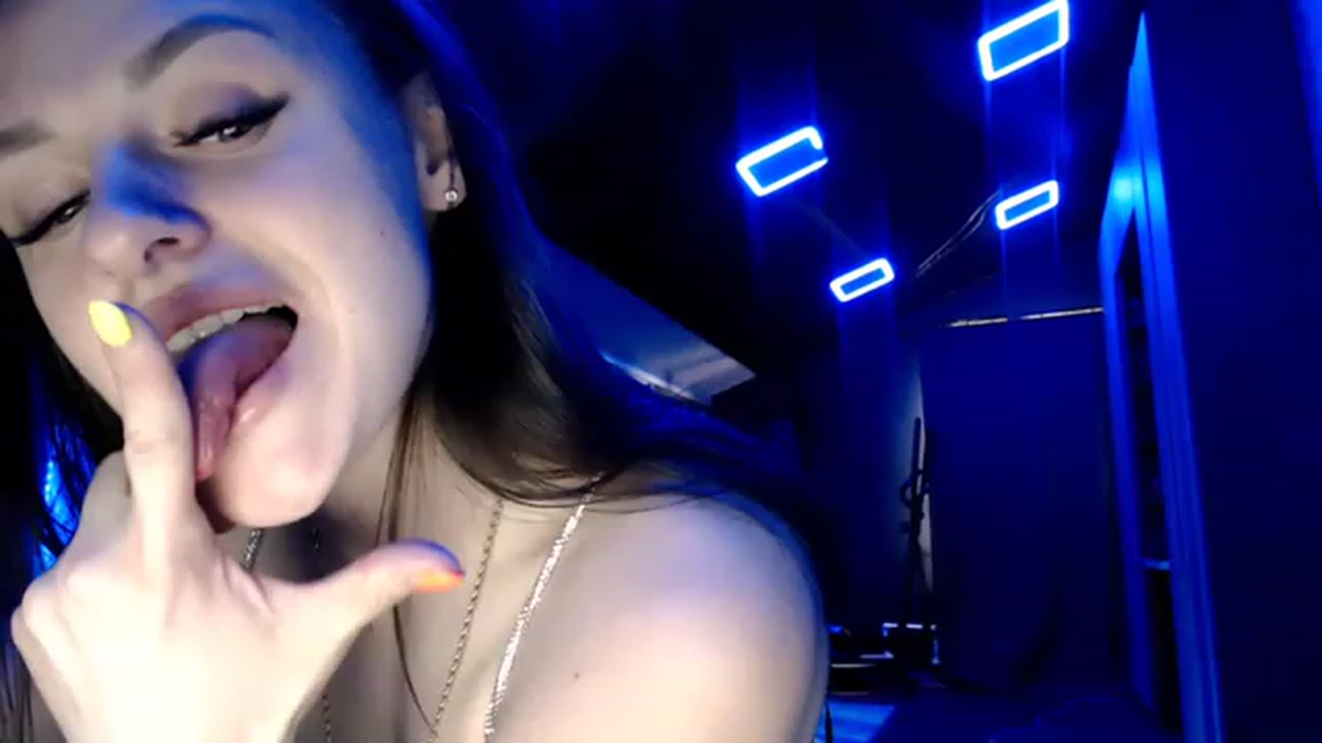 Gallery image thumbnail from CandyBunie's myfreecams stream on, 05/17/2023, 07:55 image 16 of 20