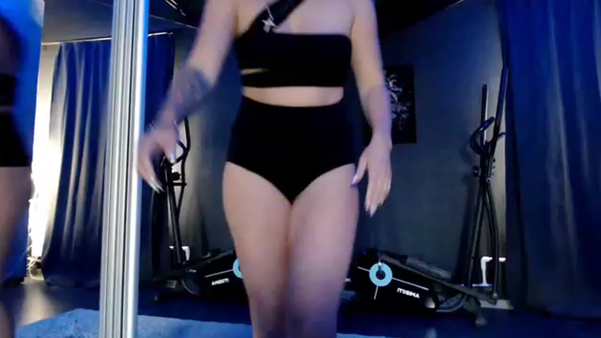 Gallery image thumbnail from CandyBunie's myfreecams stream on, 07/10/2023, 04:45 image 3 of 20