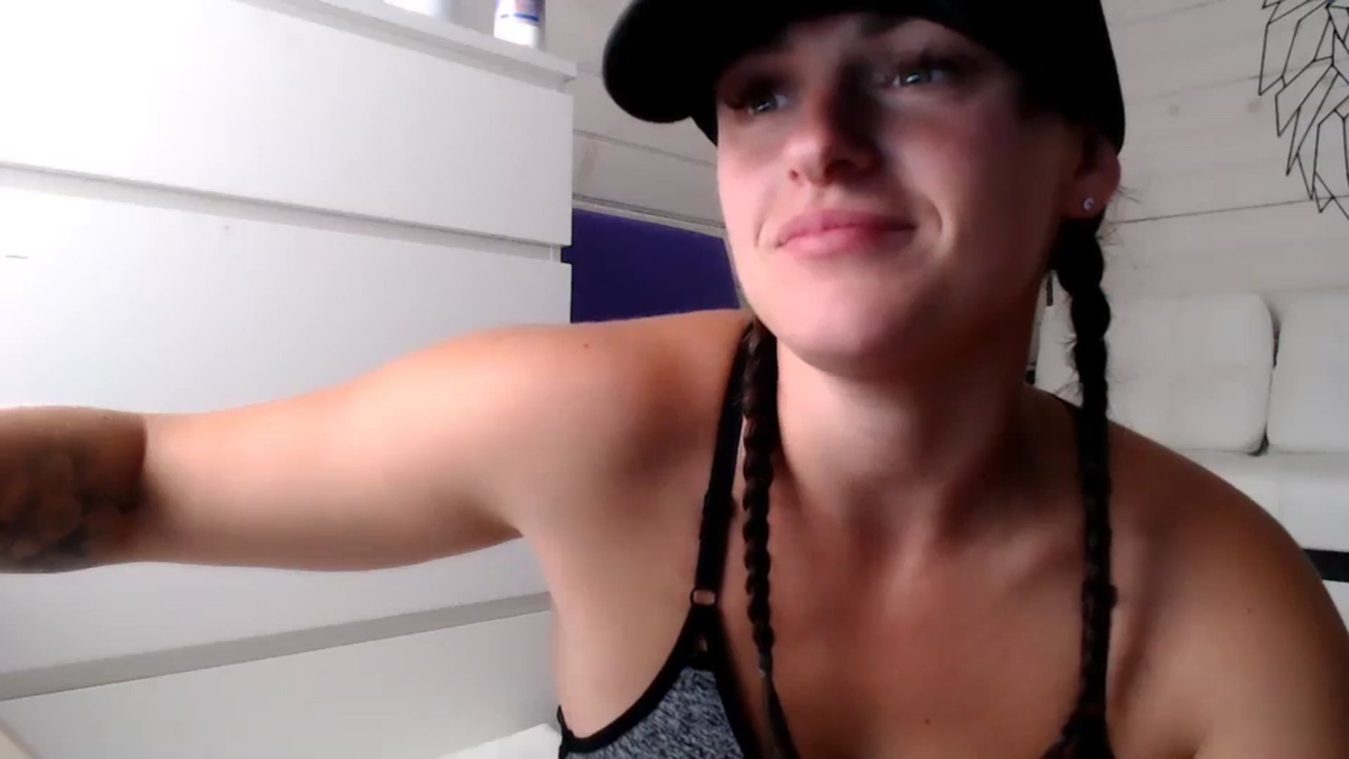 Gallery image thumbnail from CandyBunie's myfreecams stream on, 08/05/2023, 05:47 image 14 of 20