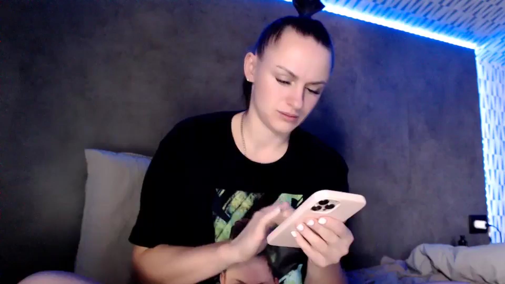 Gallery image thumbnail from CandyBunie's myfreecams stream on, 10/16/2023, 04:58 image 12 of 20