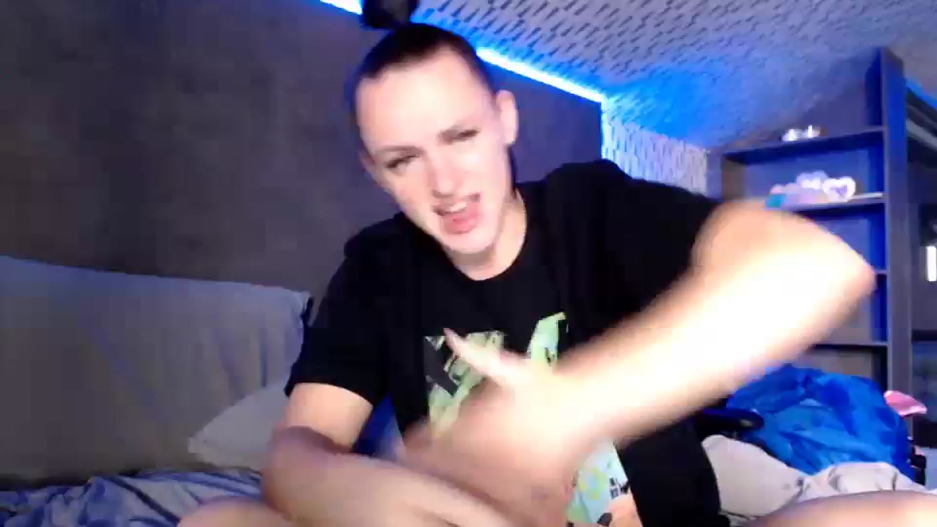 Gallery image thumbnail from CandyBunie's myfreecams stream on, 10/16/2023, 04:58 image 17 of 20