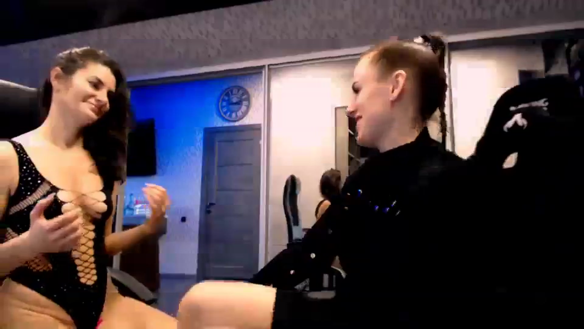 Gallery image thumbnail from CandyBunie's myfreecams stream on, 11/24/2023, 05:24 image 17 of 20