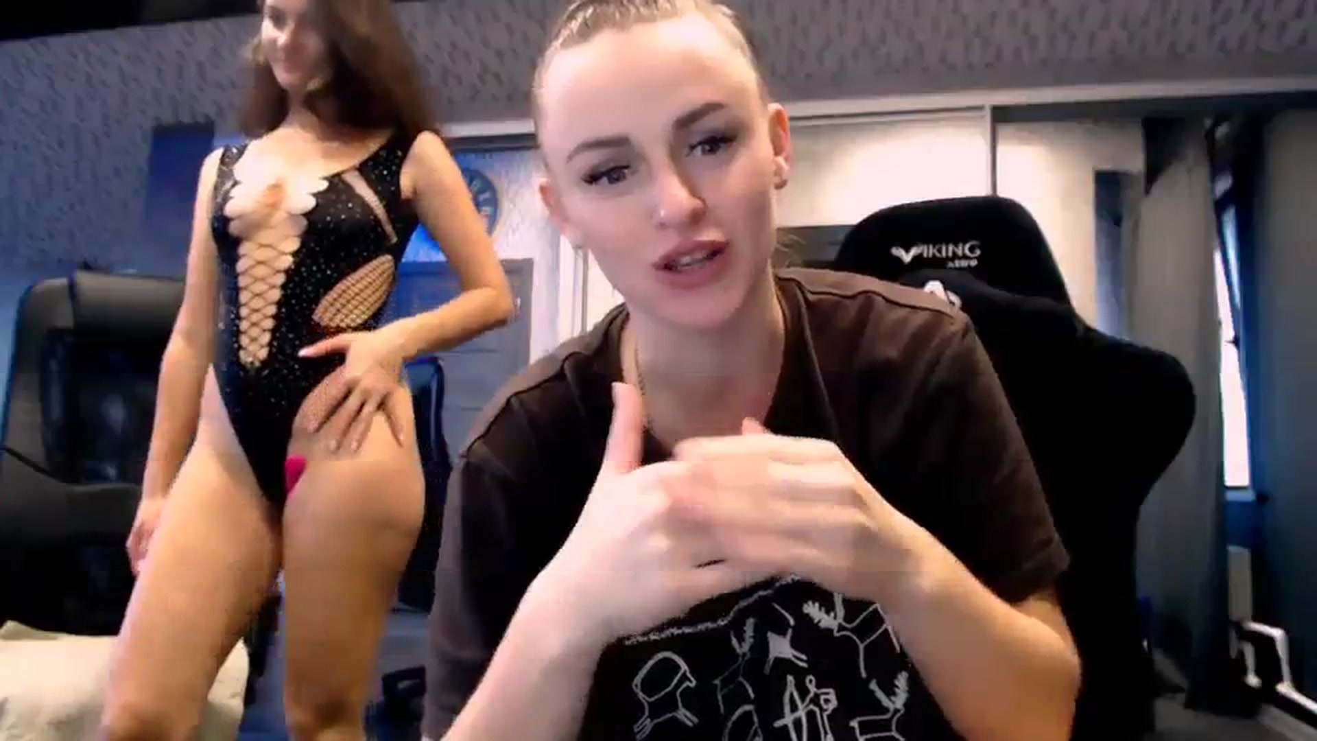 Gallery image thumbnail from CandyBunie's myfreecams stream on, 11/24/2023, 05:59 image 18 of 20