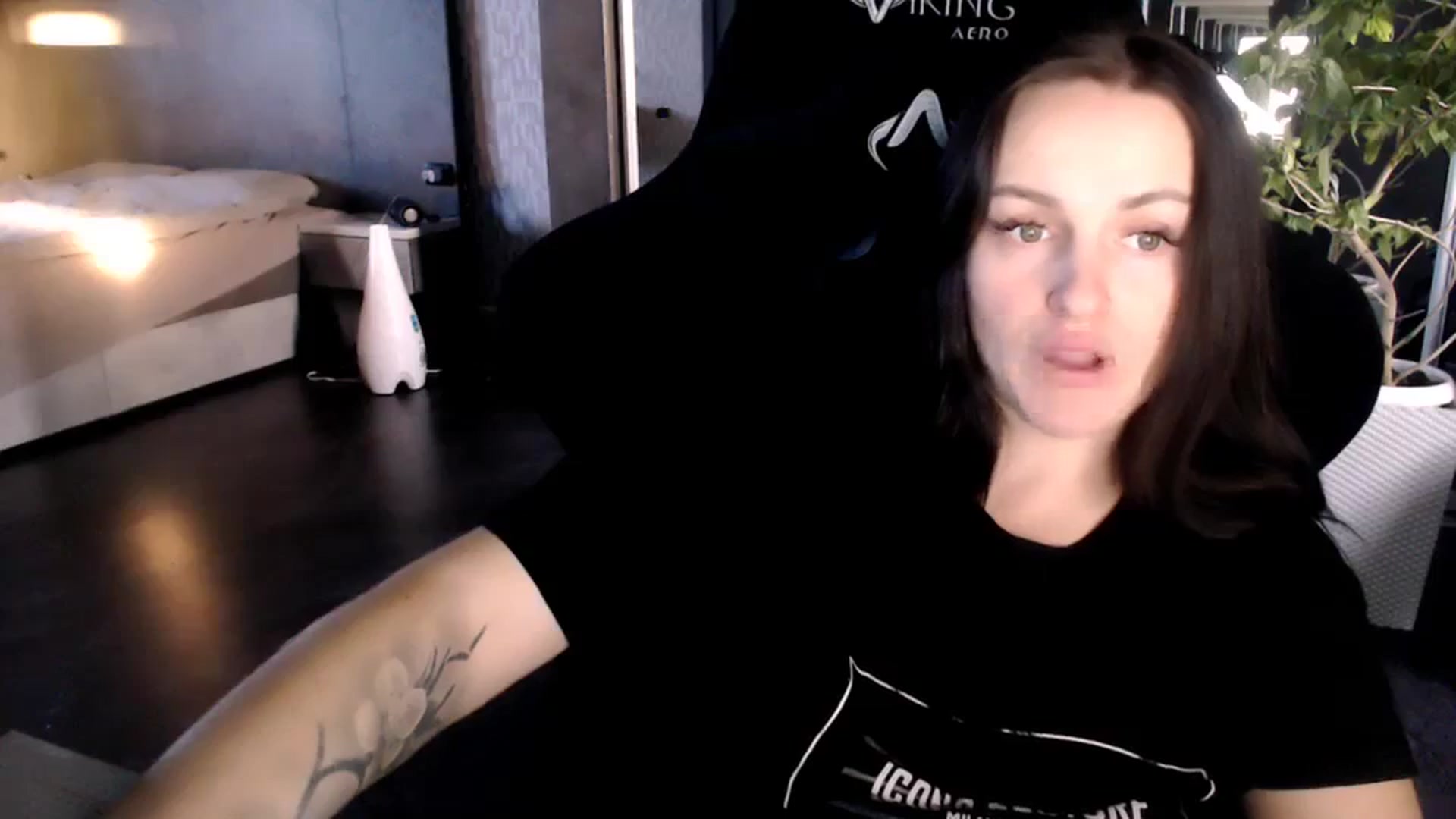 Gallery image thumbnail from CandyBunie's myfreecams stream on, 12/15/2023, 03:43 image 18 of 20