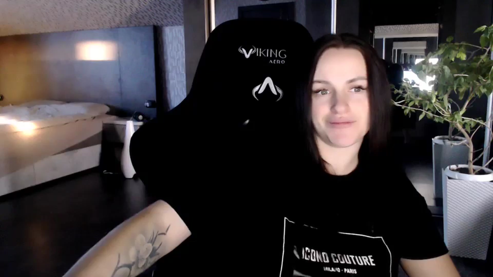 Gallery image thumbnail from CandyBunie's myfreecams stream on, 12/15/2023, 03:43 image 6 of 20