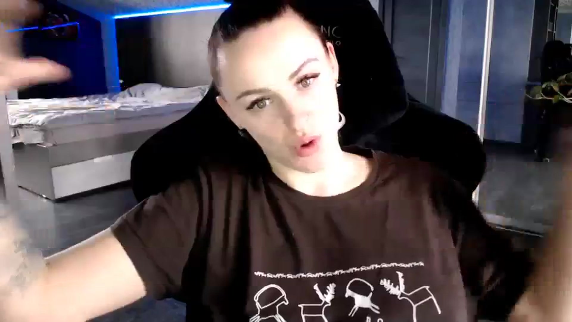 Gallery image thumbnail from CandyBunie's myfreecams stream on, 12/20/2023, 06:07 image 3 of 20