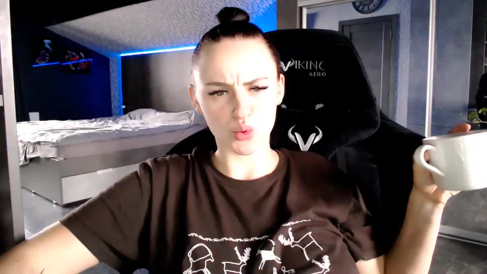 Gallery image thumbnail from CandyBunie's myfreecams stream on, 12/20/2023, 06:07 image 9 of 20