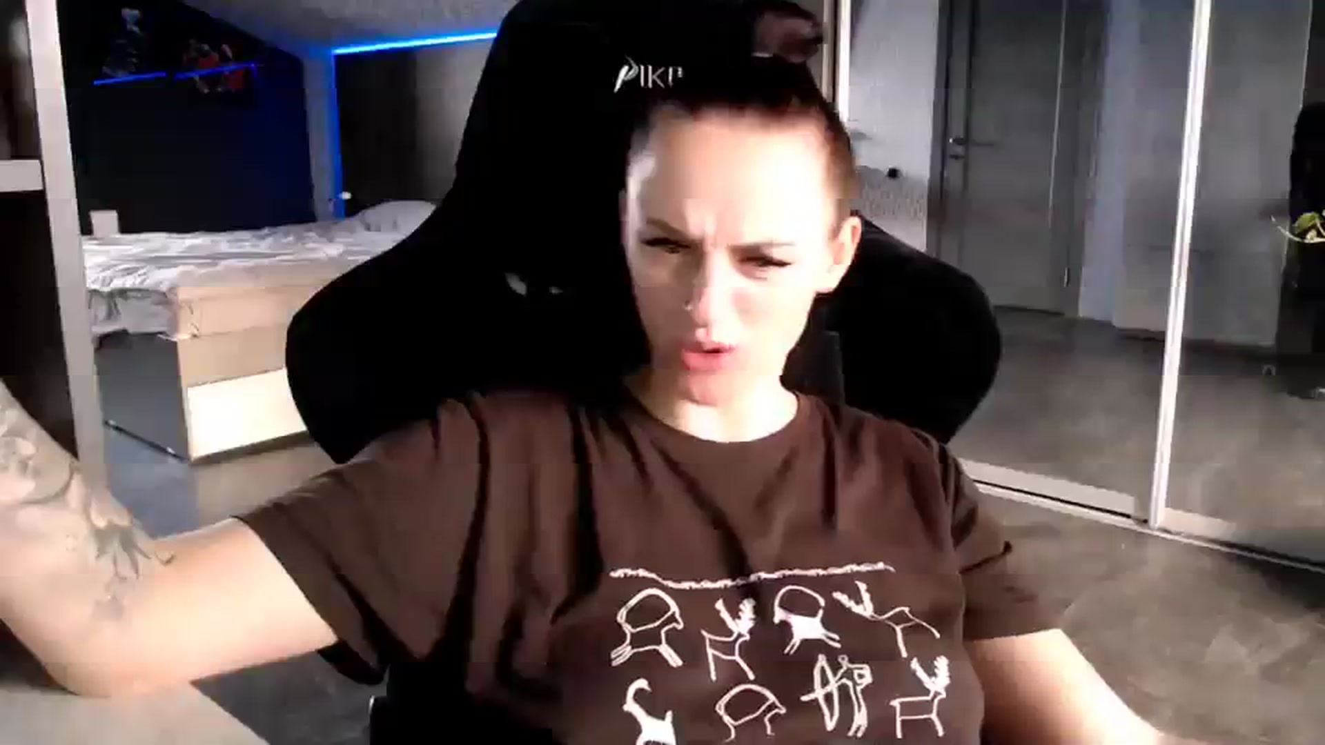 Gallery image thumbnail from CandyBunie's myfreecams stream on, 12/20/2023, 06:07 image 14 of 20