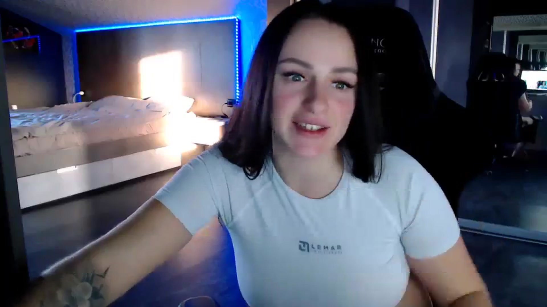 Gallery image thumbnail from CandyBunie's myfreecams stream on, 12/27/2023, 04:36 image 17 of 20