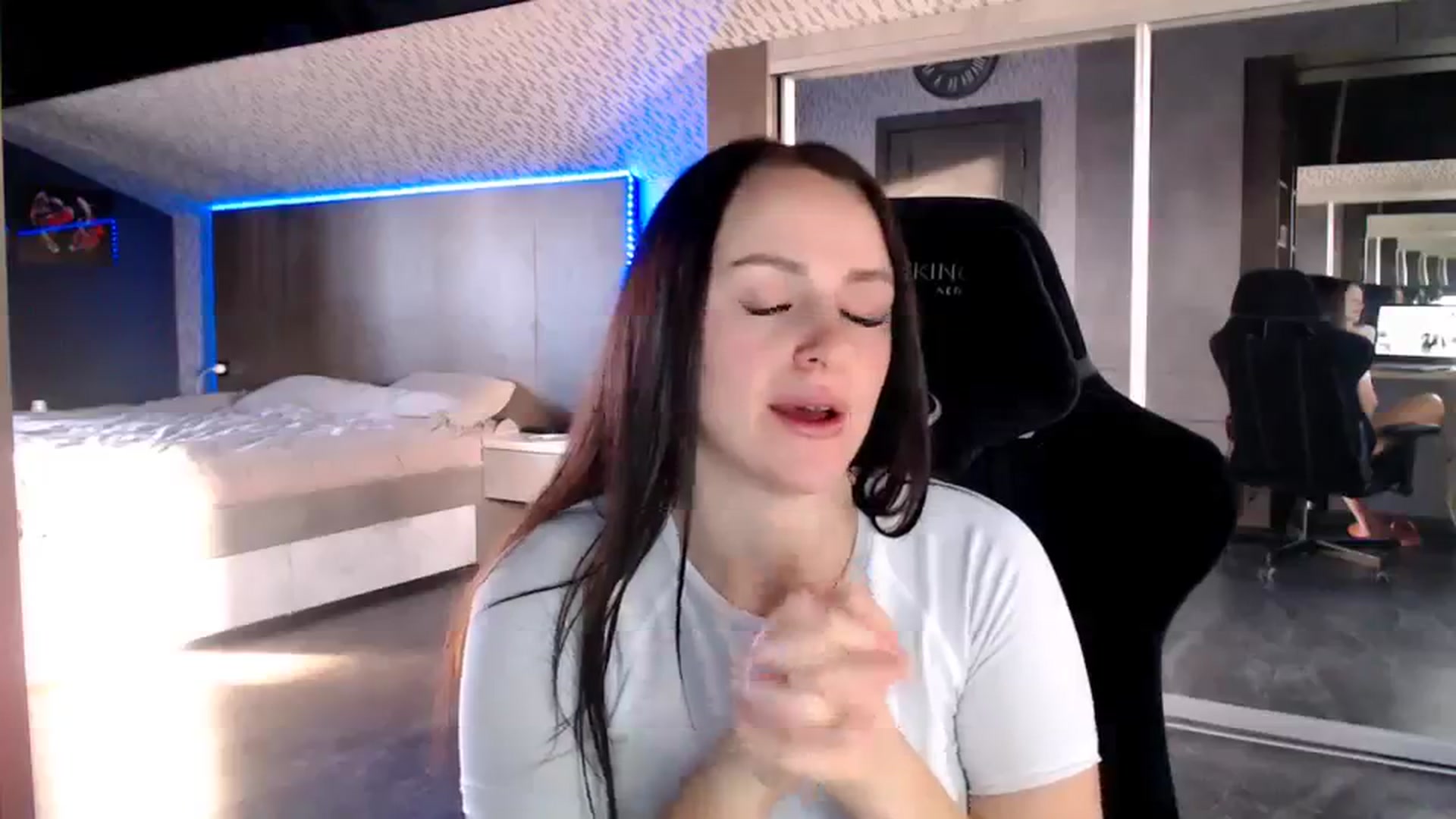 Gallery image thumbnail from CandyBunie's myfreecams stream on, 12/27/2023, 05:12 image 13 of 20