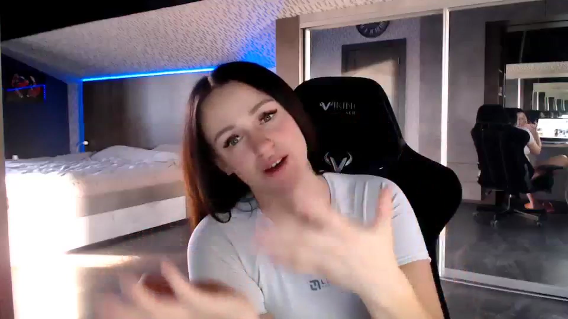 Gallery image thumbnail from CandyBunie's myfreecams stream on, 12/27/2023, 05:12 image 15 of 20