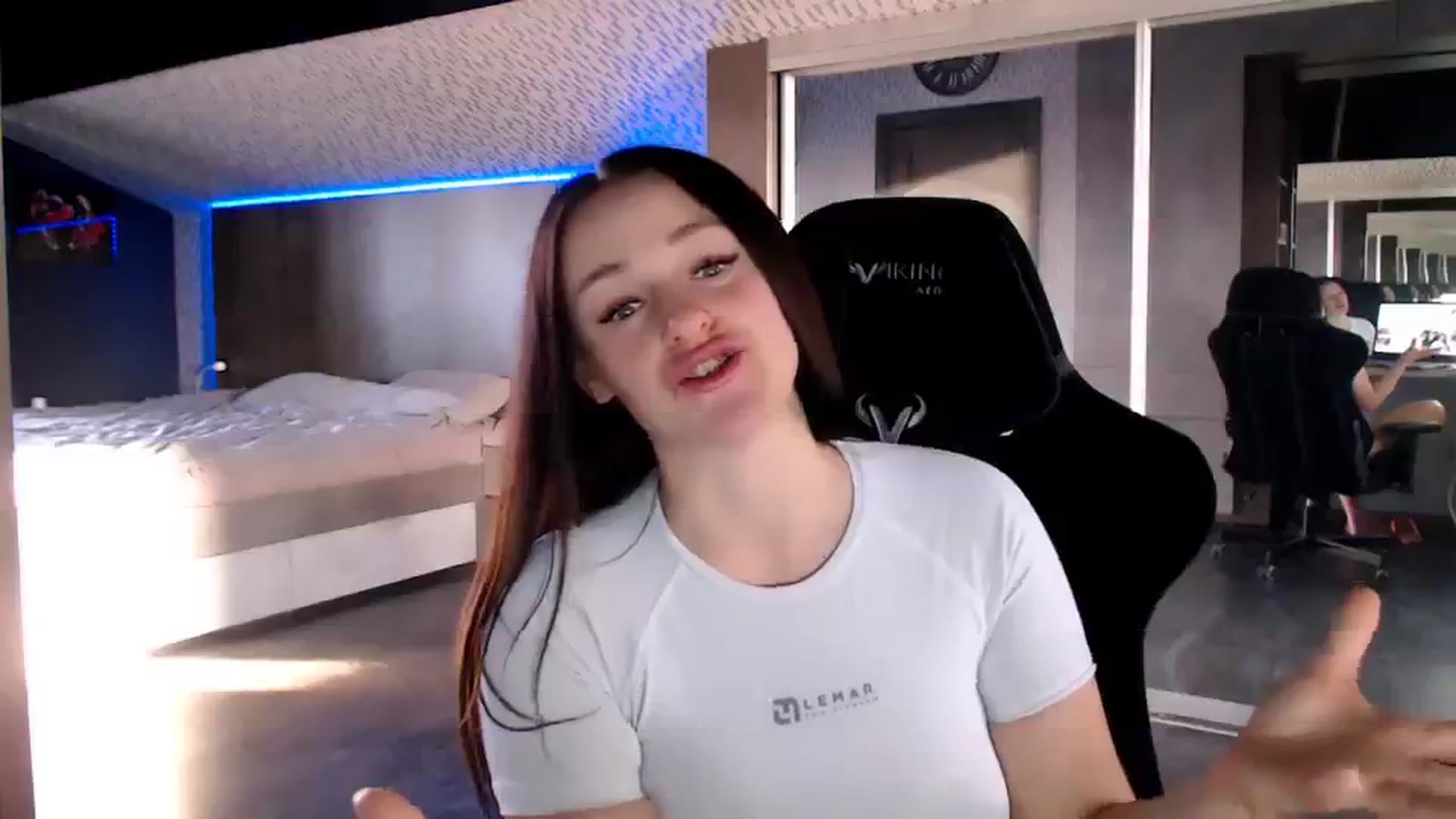 Gallery image thumbnail from CandyBunie's myfreecams stream on, 12/27/2023, 05:12 image 18 of 20