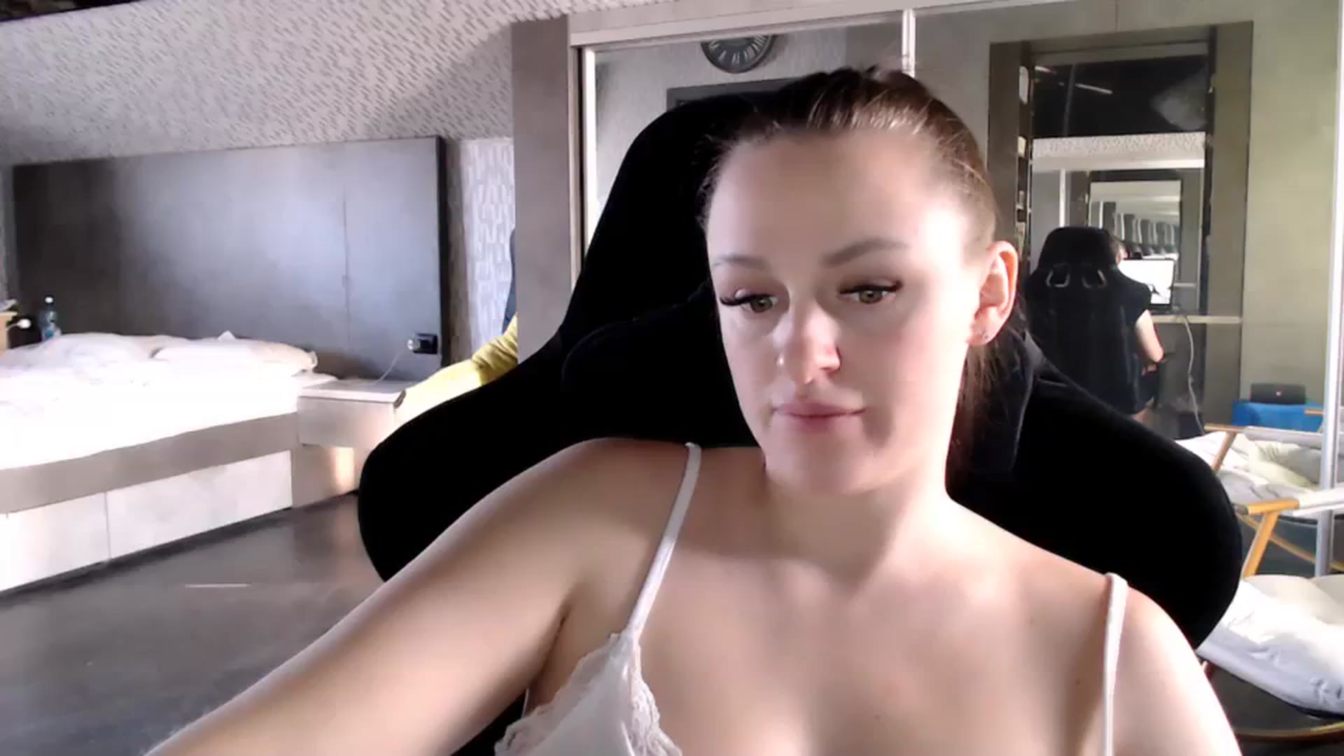Gallery image thumbnail from CandyBunie's myfreecams stream on, 02/20/2024, 05:16 image 16 of 20