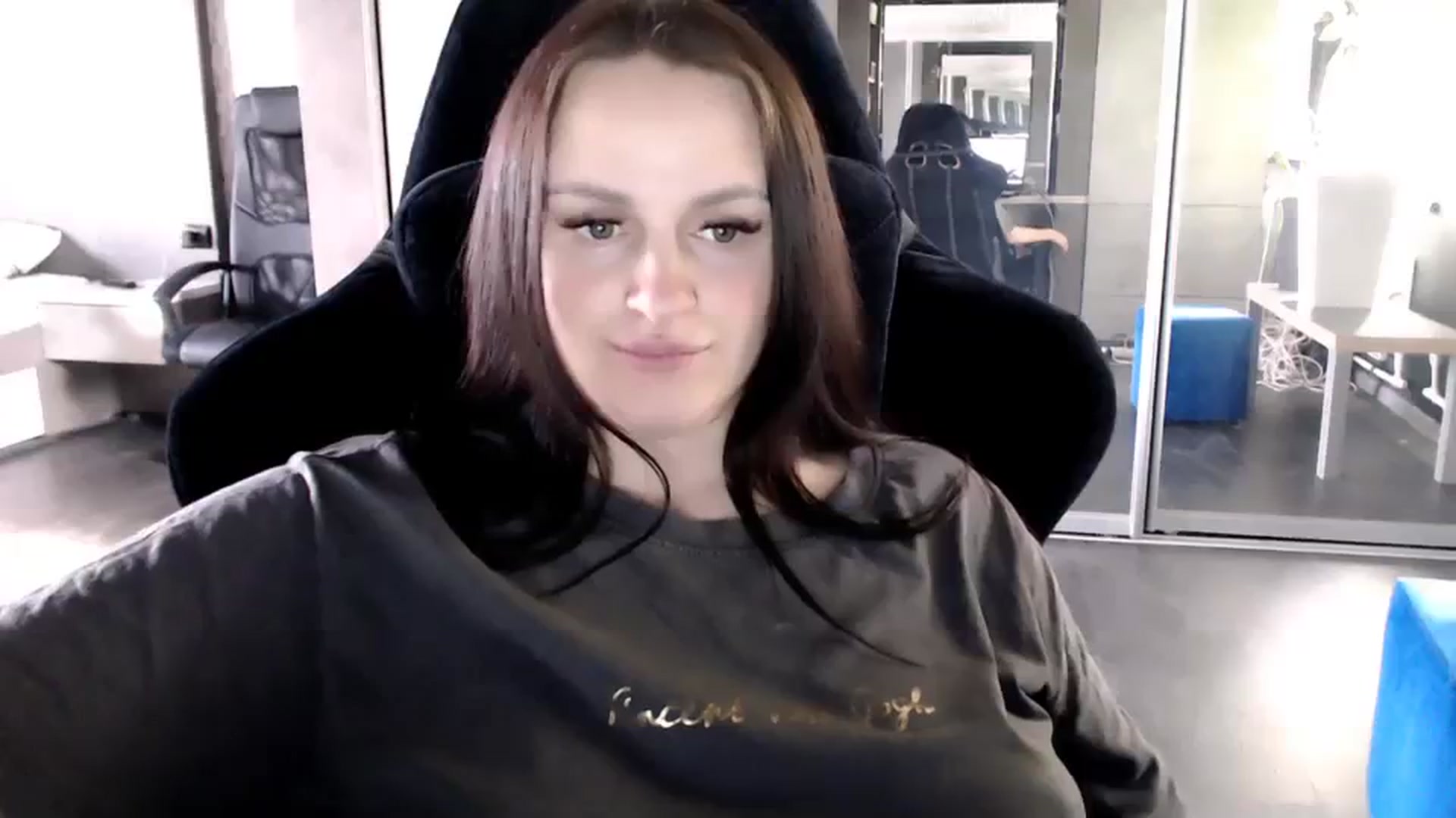 Gallery image thumbnail from CandyBunie's myfreecams stream on, 03/03/2024, 04:31 image 17 of 20